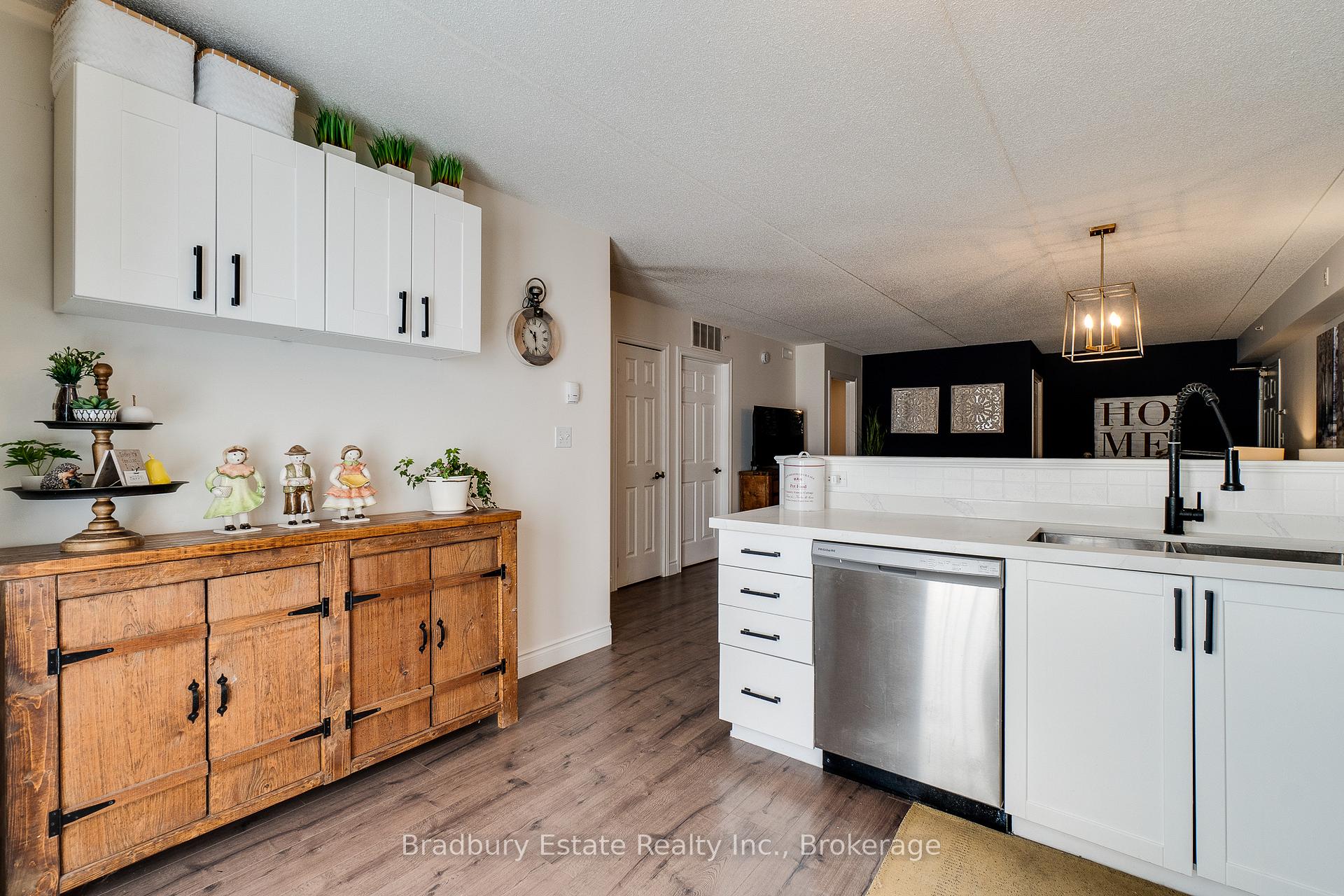 2 Bedrooms Condo at 2045 Appleby,  Burlington For sale