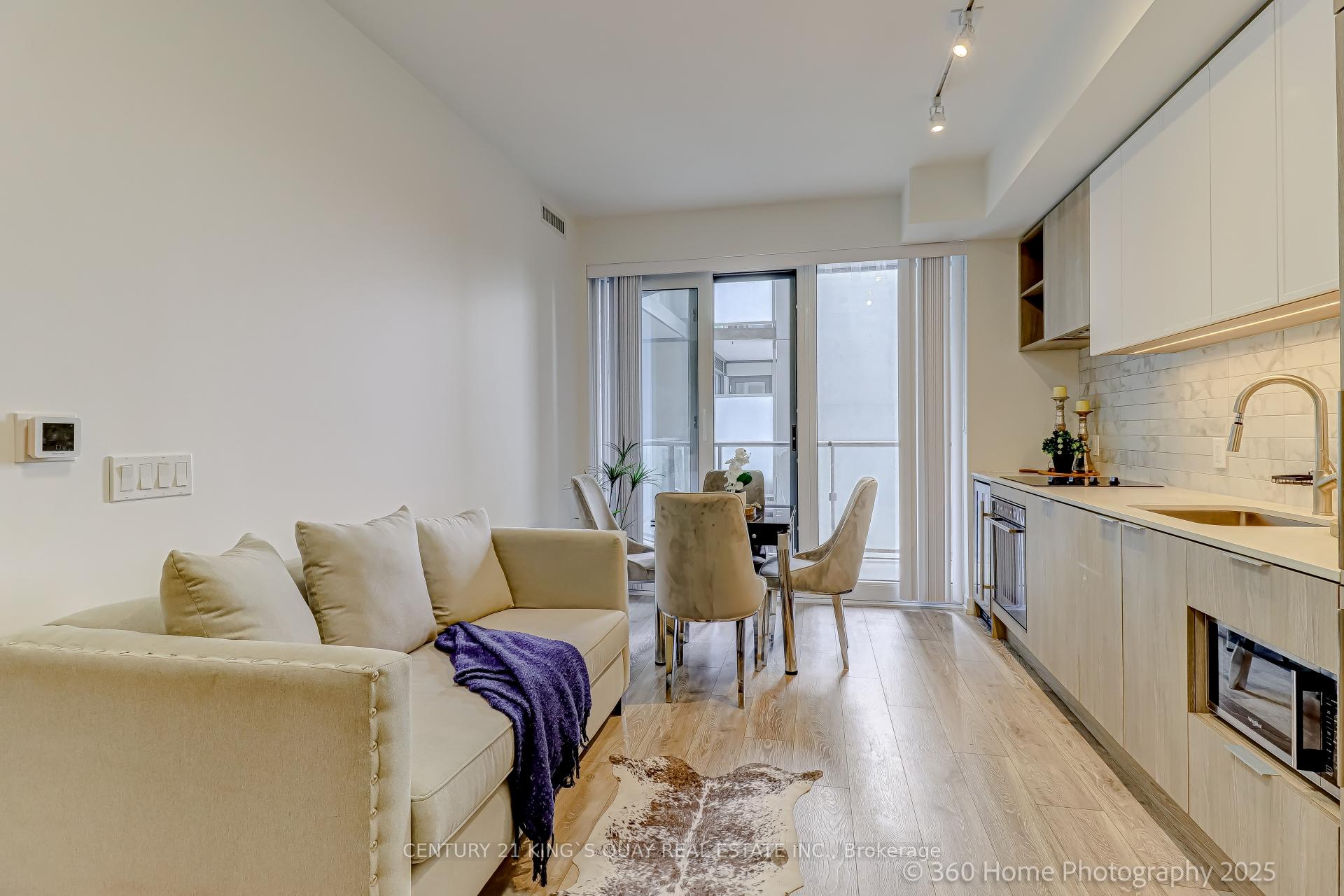 2 Bedrooms Condo at 2020 Bathurst, Toronto For sale