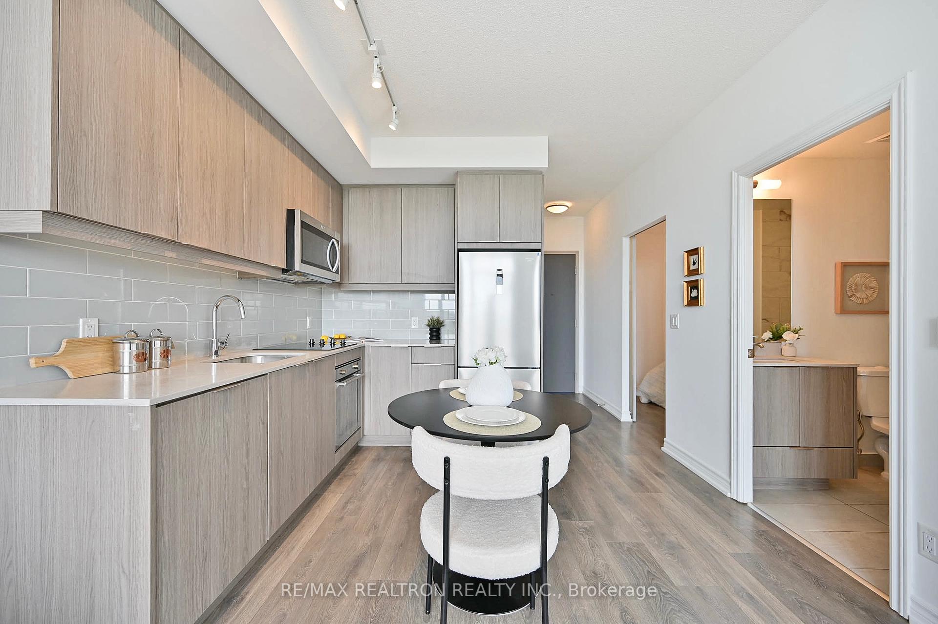 2 Bedrooms Condo at 36 Forest Manor, Toronto For sale