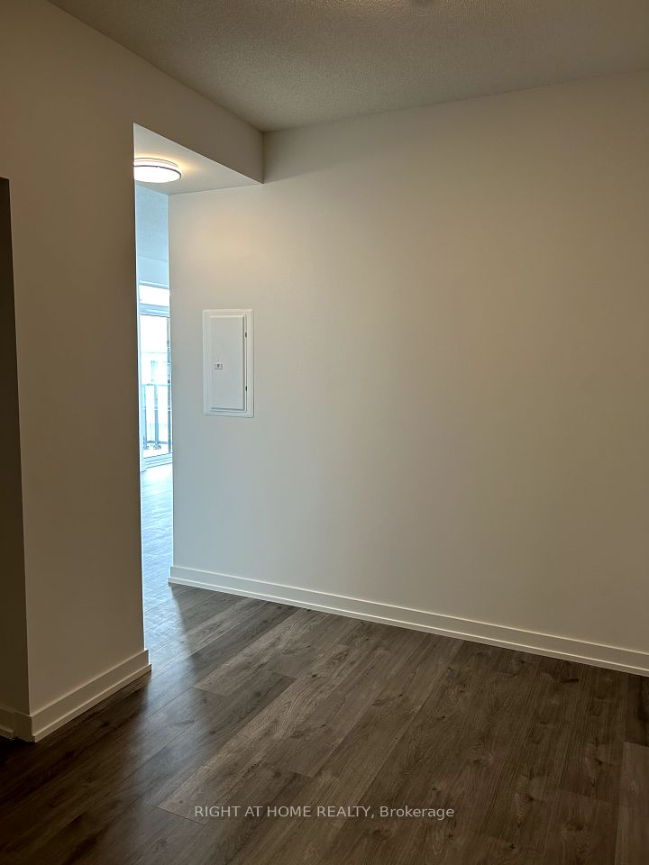 1010 Dundas Street