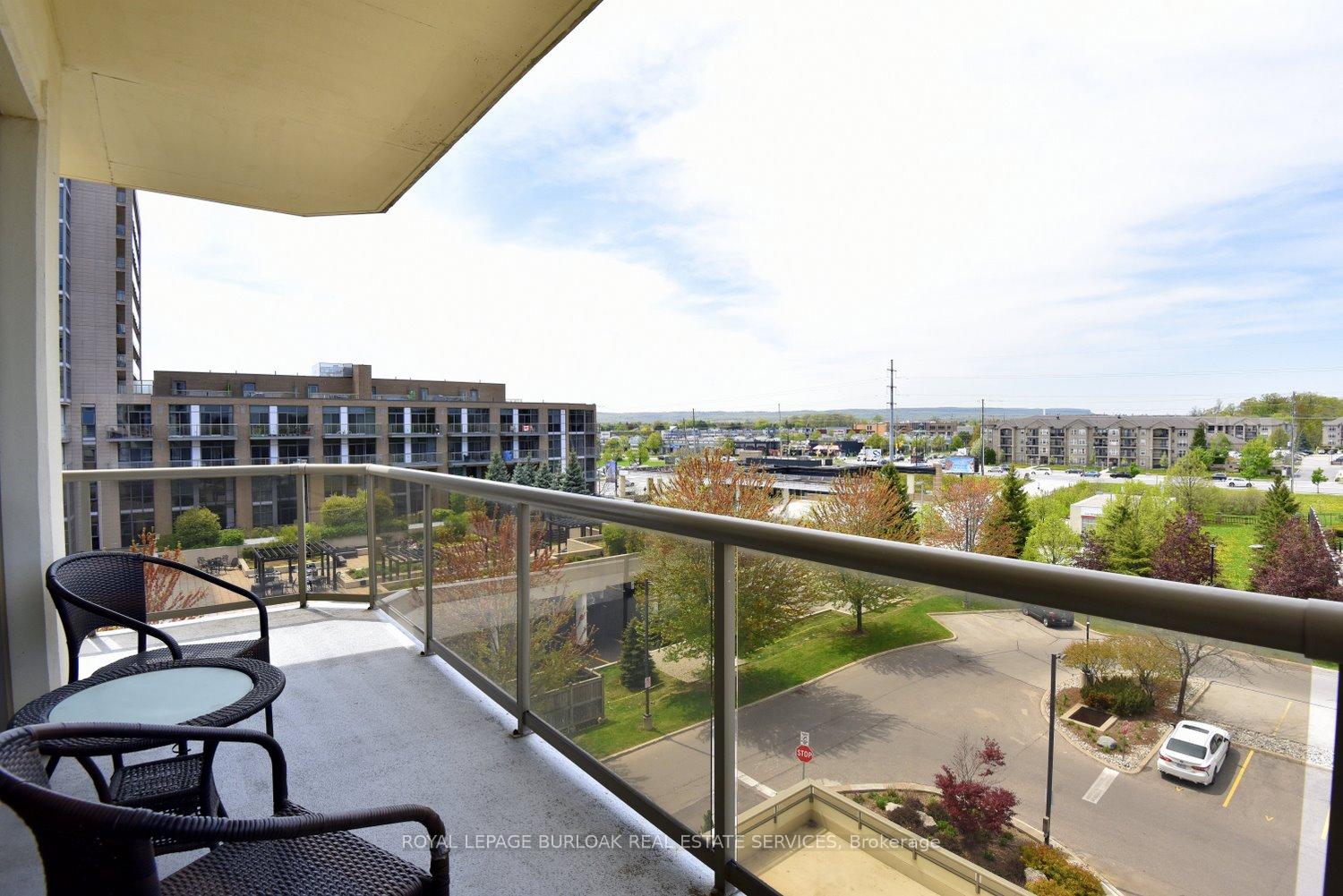 2 Bedrooms Condo at 1998 Ironstone, Burlington For sale