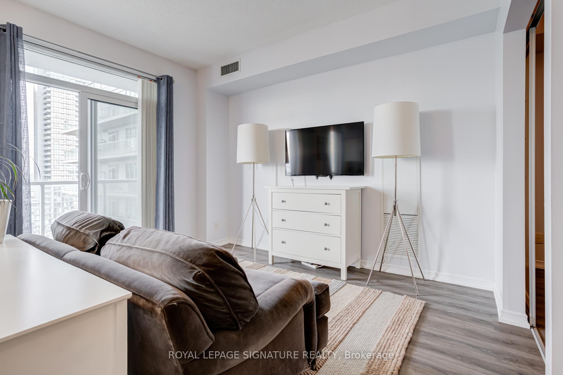 1 Bedroom Condo at 352 Front, Toronto For sale