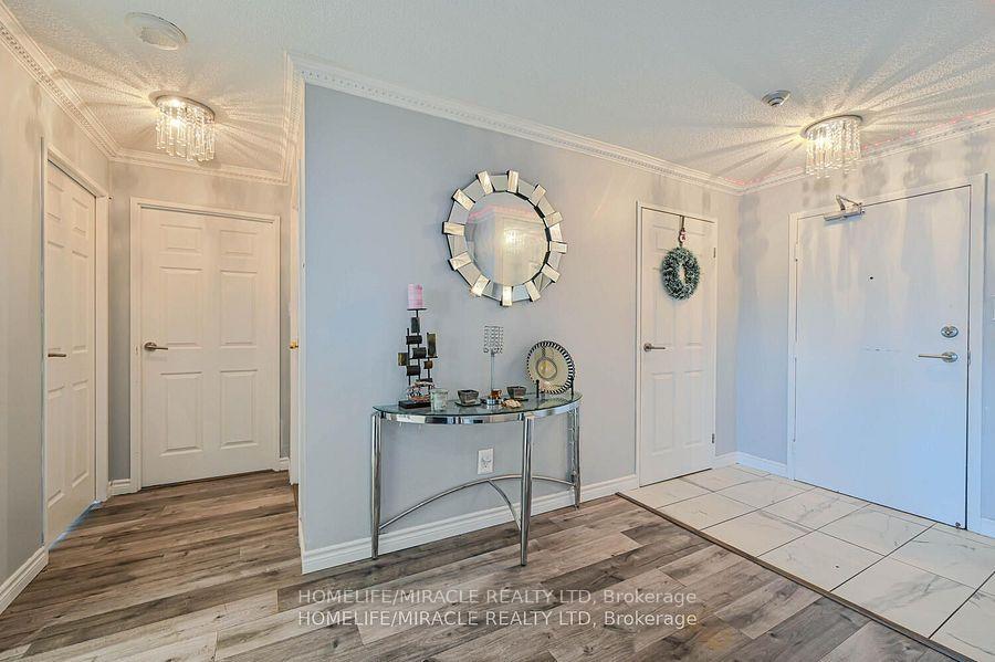 3 Bedrooms Condo at 5 Rowntree, Toronto For sale