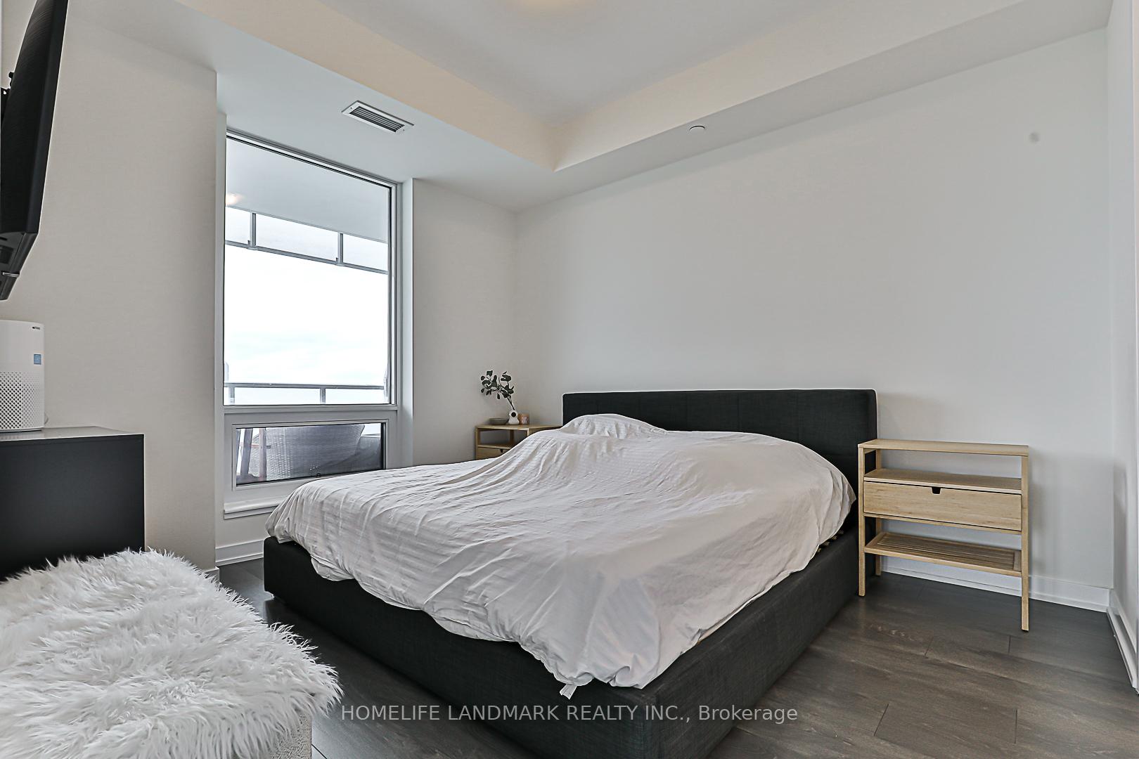 3 Bedrooms Condo at 28 Freeland, Toronto For sale