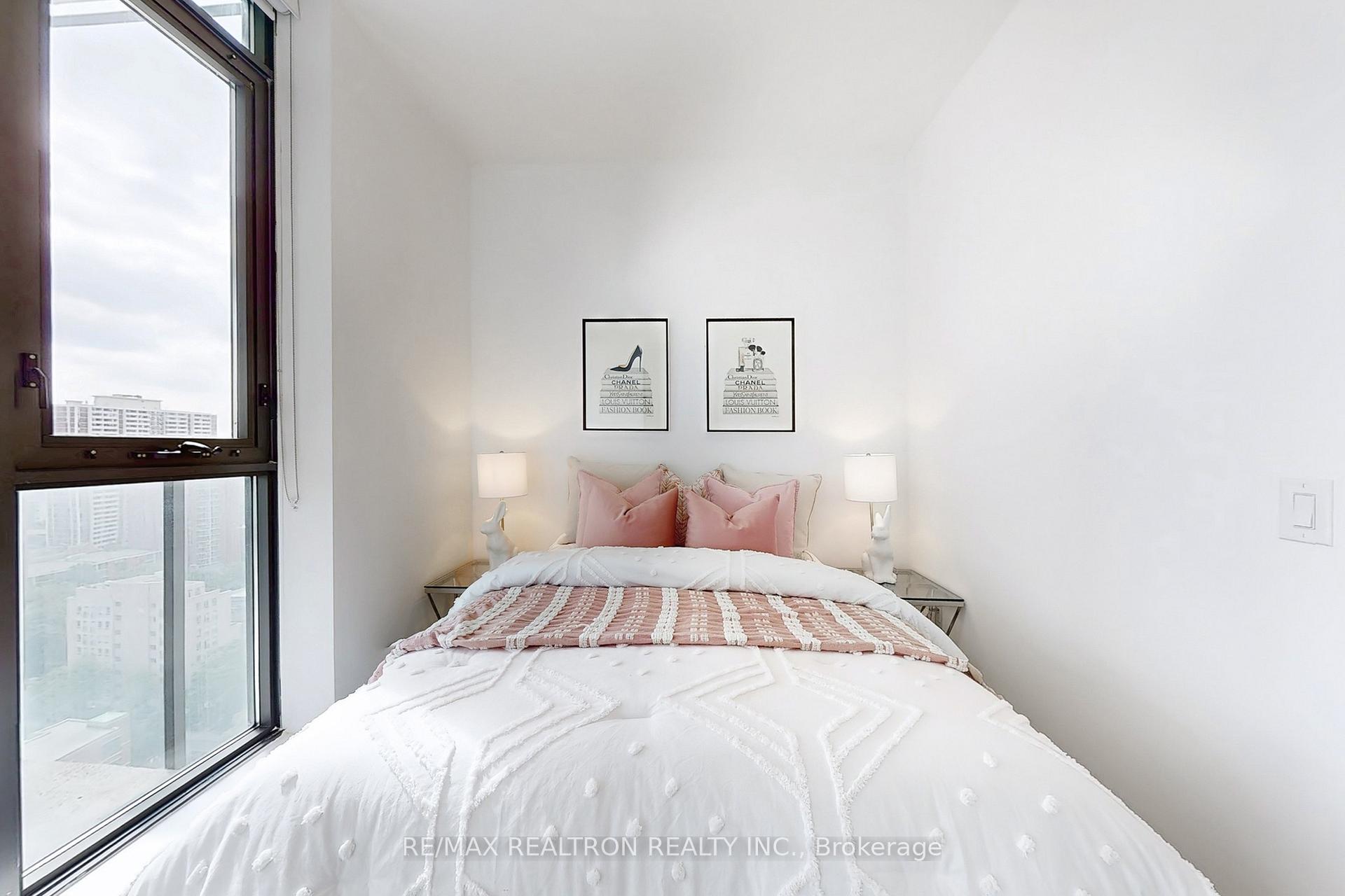 2 Bedrooms Condo at 81 Wellesley, Toronto For sale