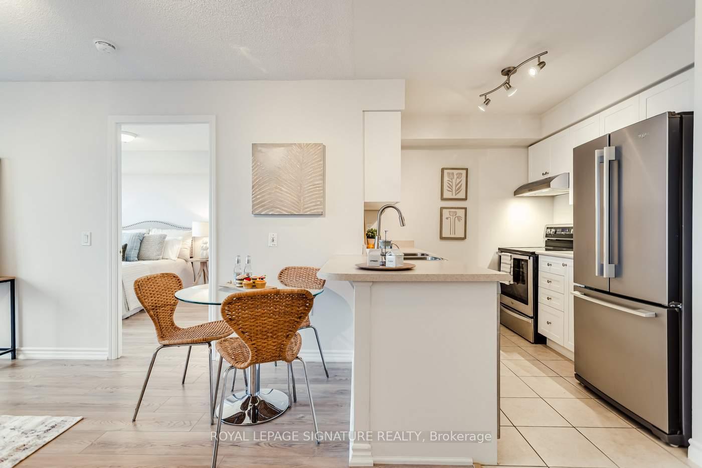 2 Bedrooms Condo at 55 Strathaven, Mississauga For sale