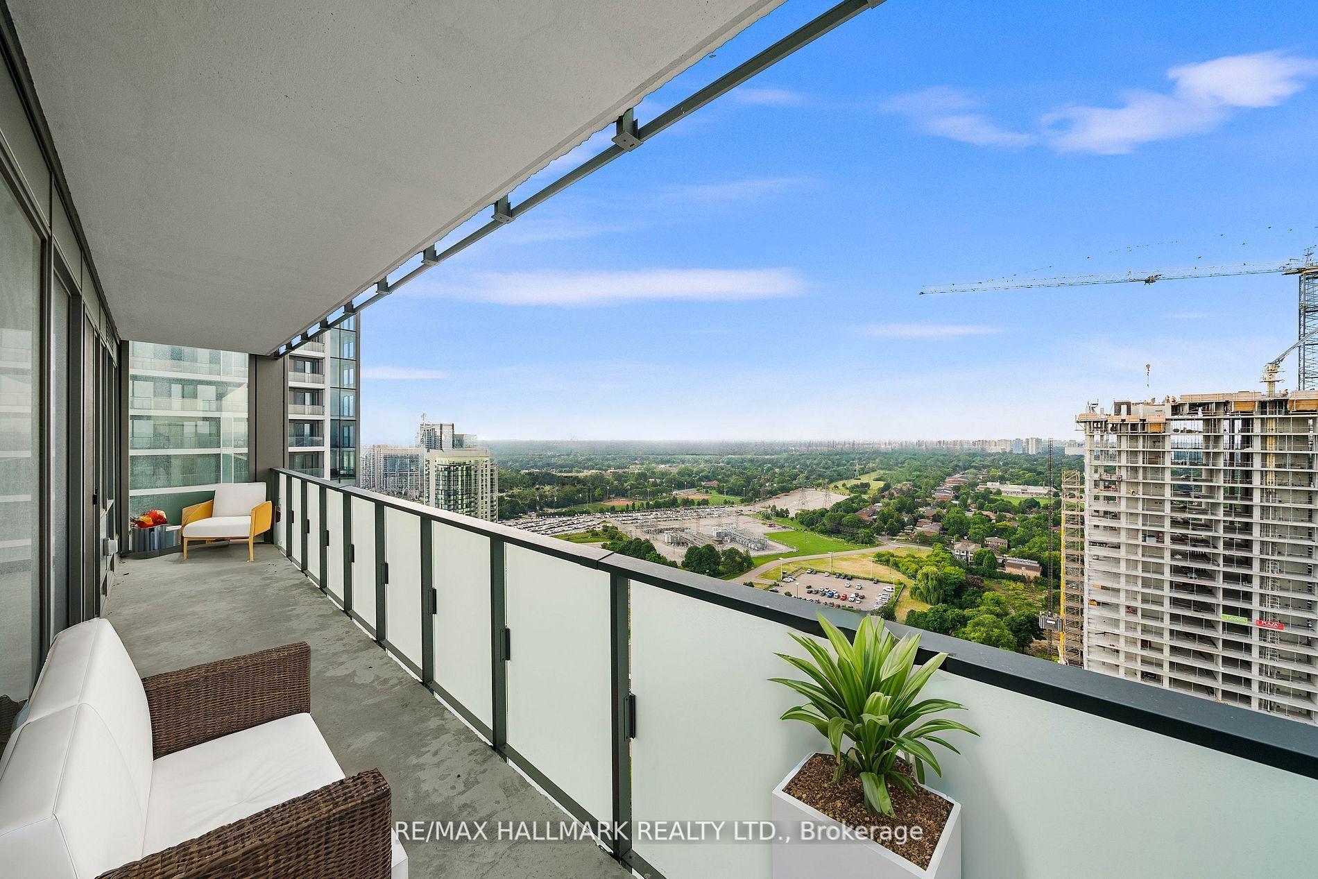 2 Bedrooms Condo at 7 Golden Lion,  Toronto For sale