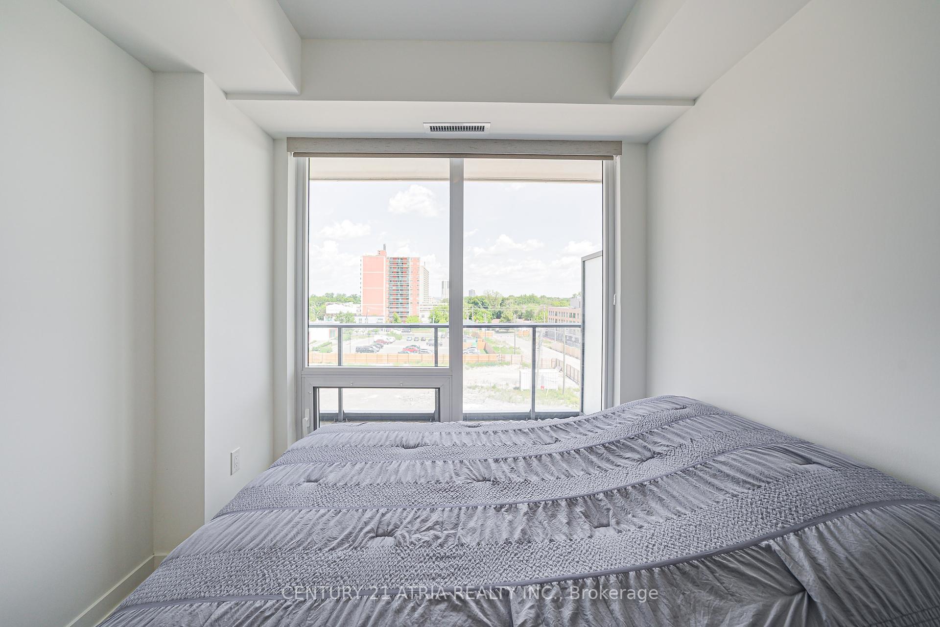 3 Bedrooms Condo at 7 Golden Lion, Toronto For sale