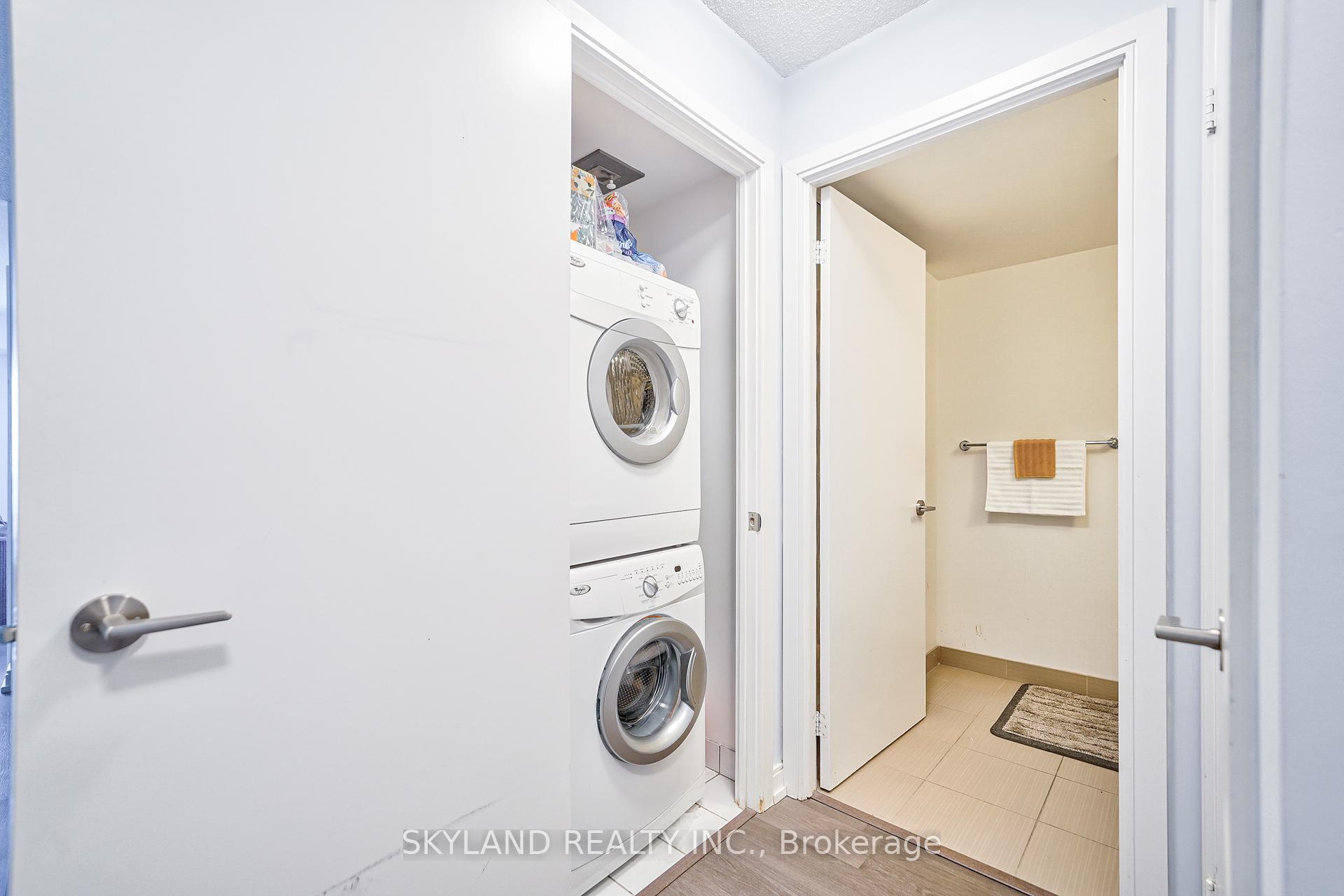 2 Bedrooms Condo at 255 Village Green, Toronto For sale