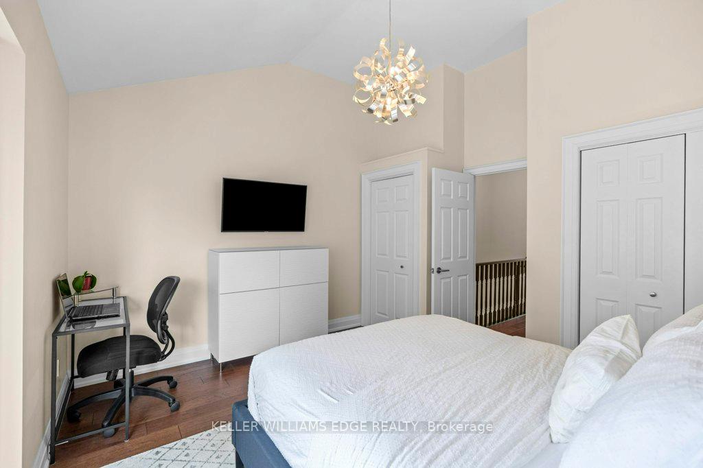 2 Bedrooms Condo at 3480 Upper Middle, Burlington For sale