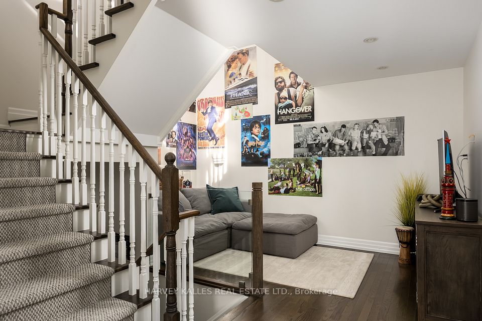 21 Burkebrook Place Th10