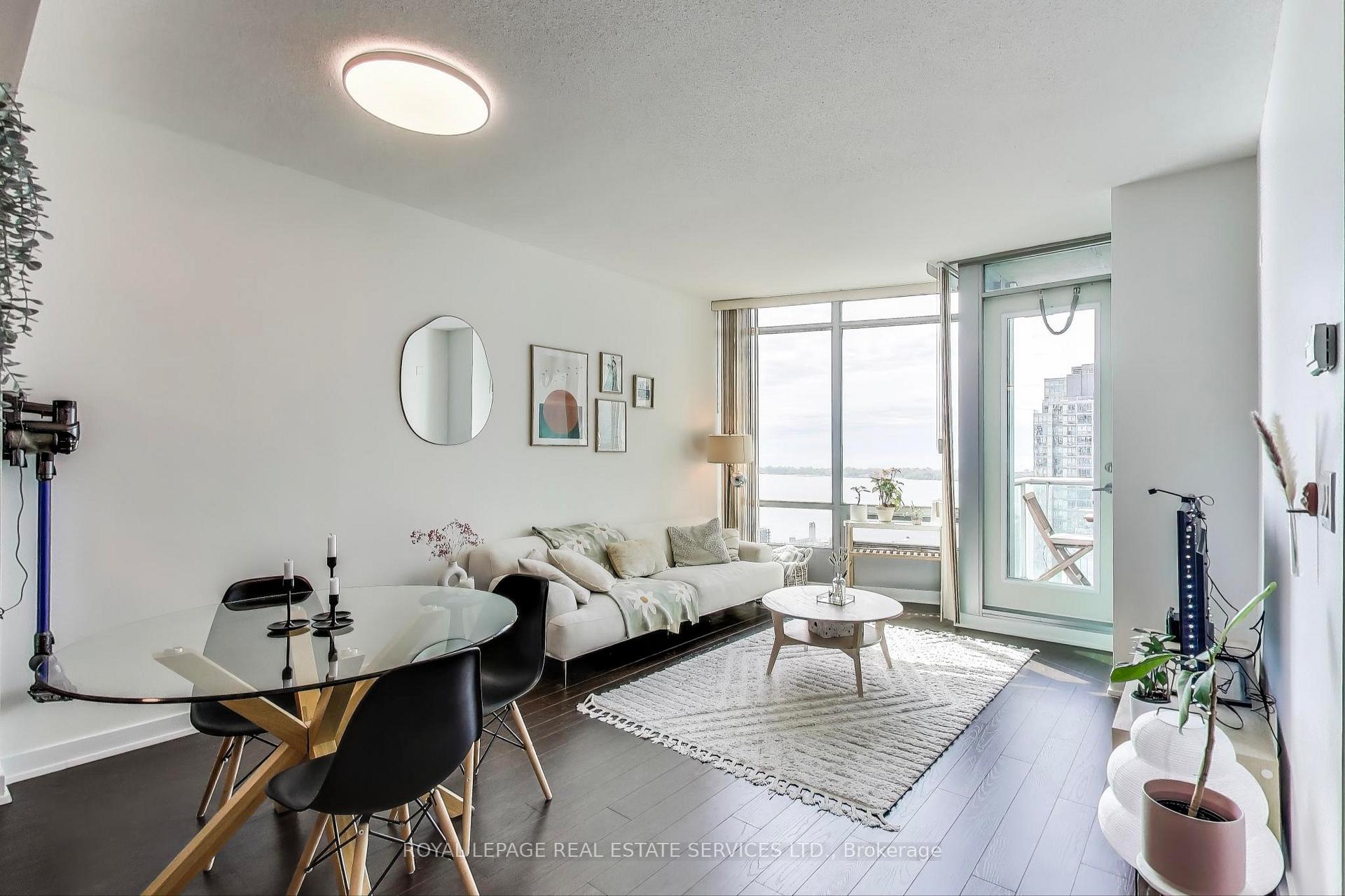 2 Bedrooms Condo at 81 Navy Wharf, Toronto For sale