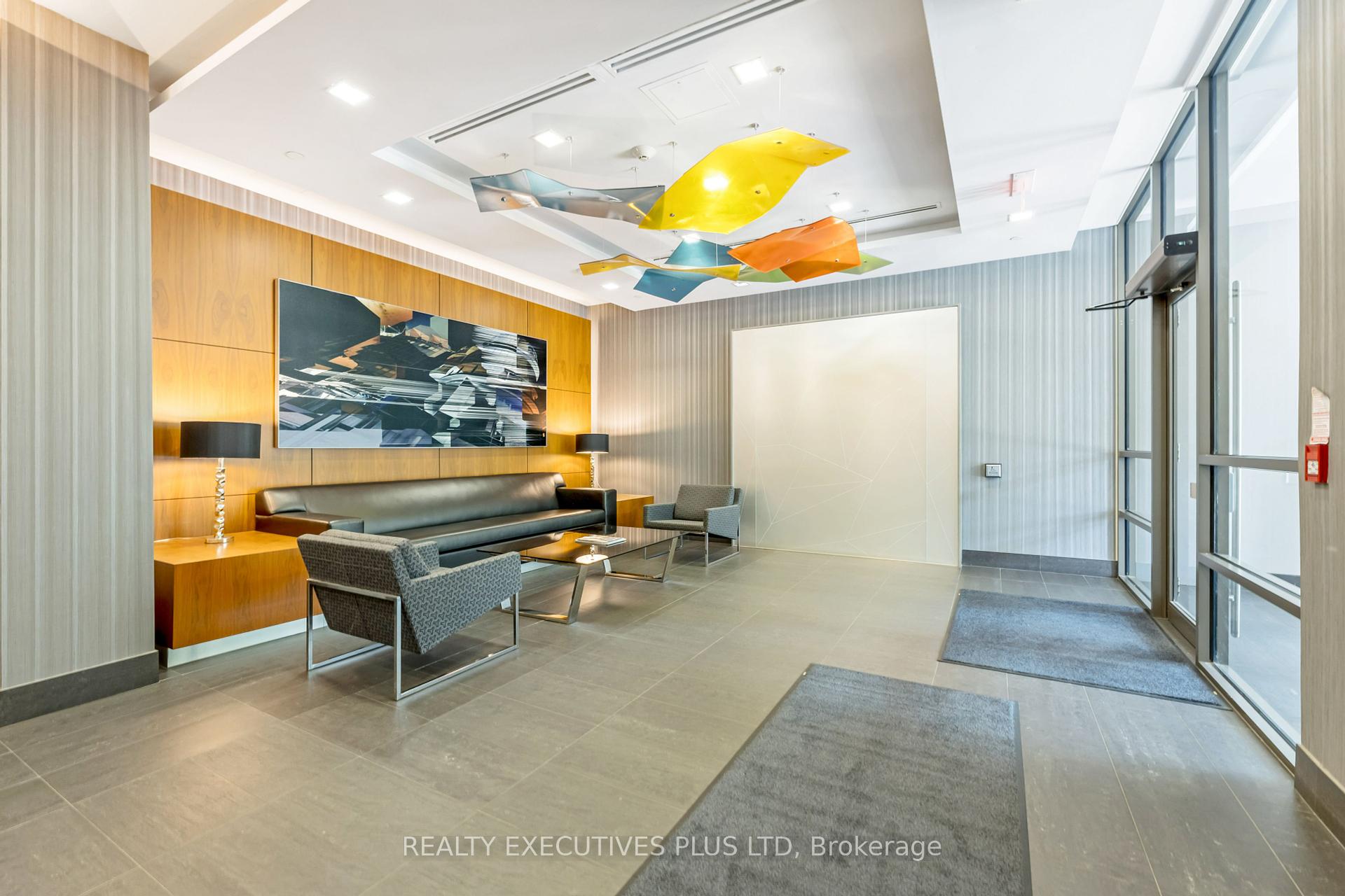 3 Bedrooms Condo at 8 Fieldway, Toronto For sale