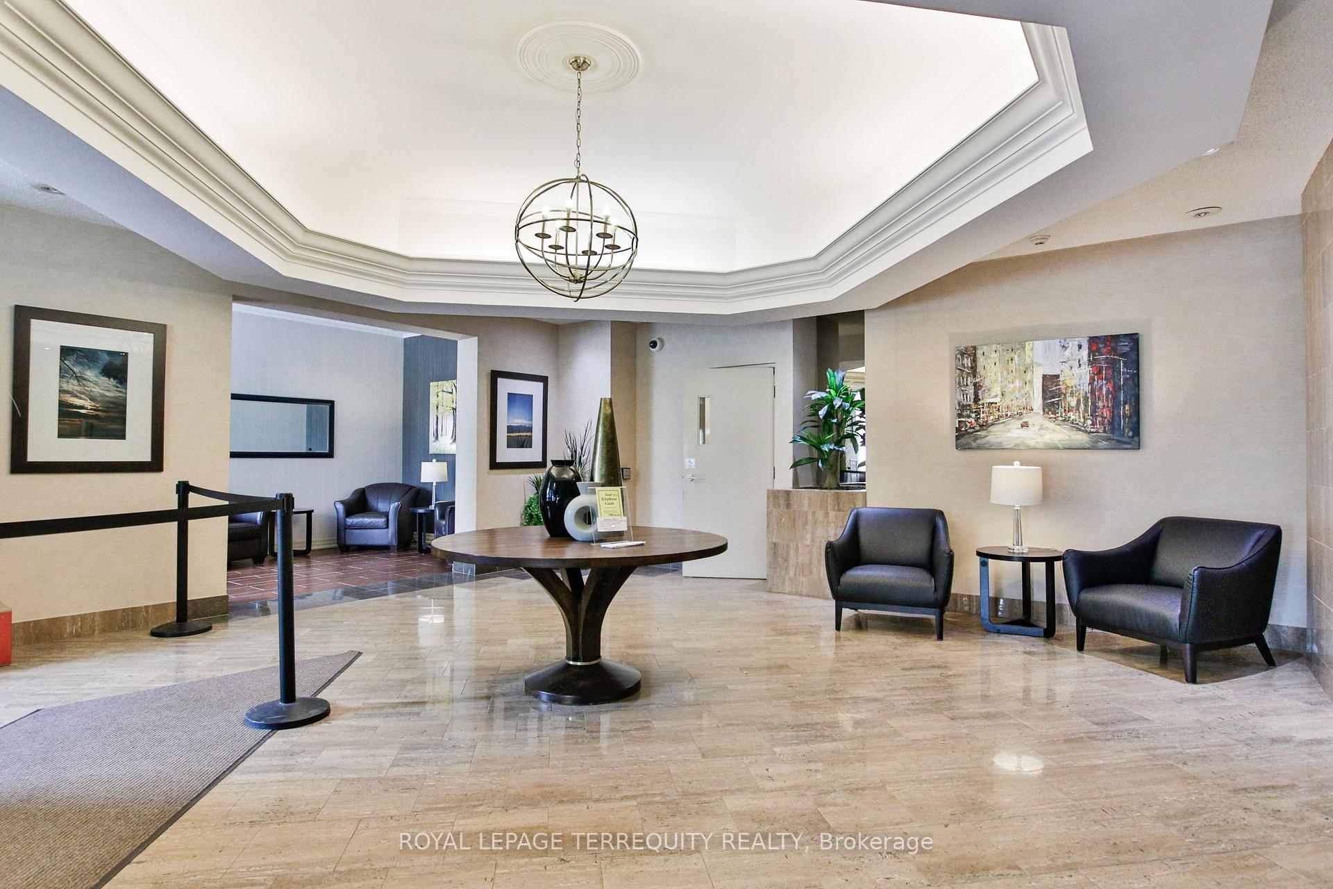 2 Bedrooms Condo at 75 Wynford Heights, Toronto For sale