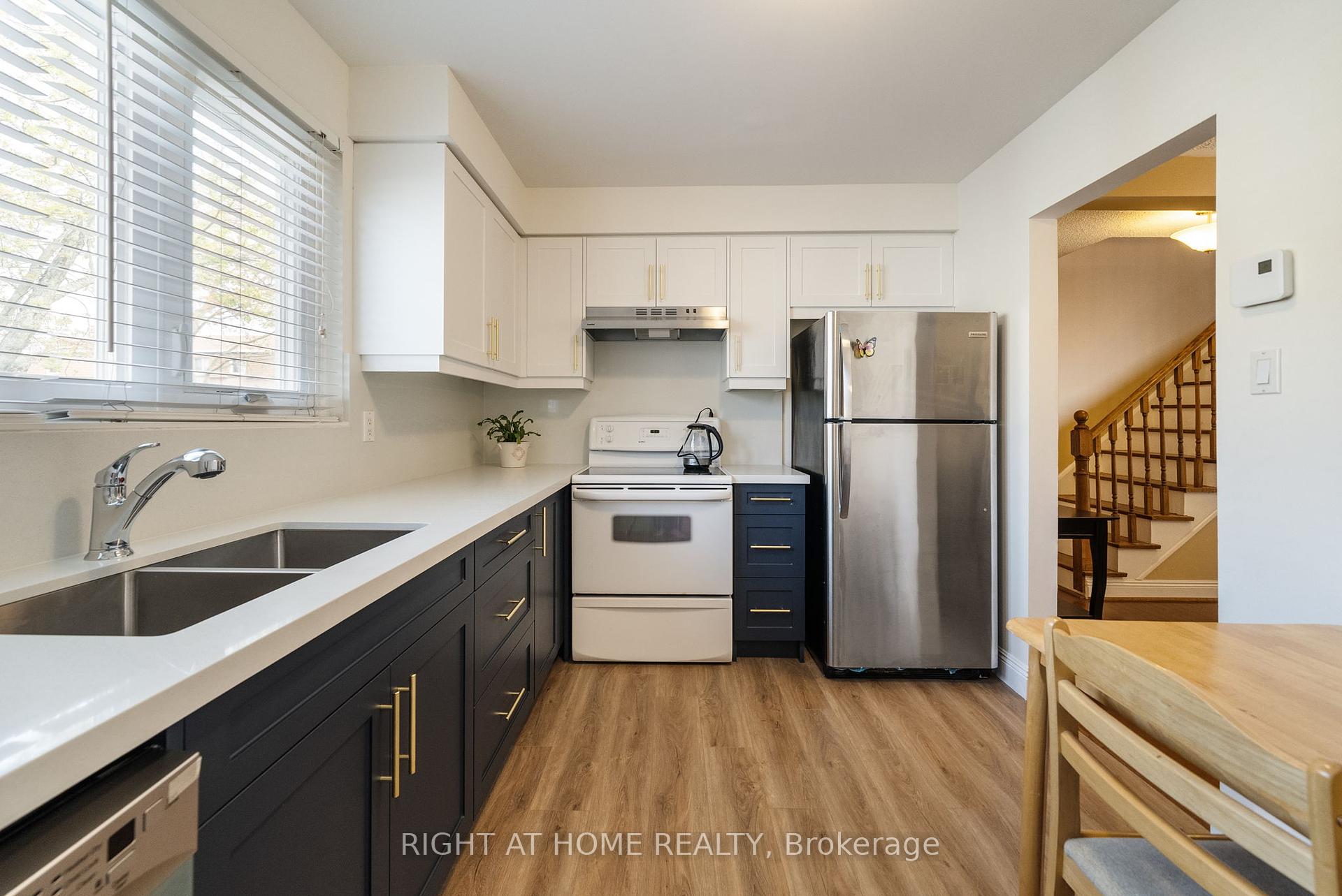 3 Bedrooms Condo at 121 Centennial, Toronto For sale