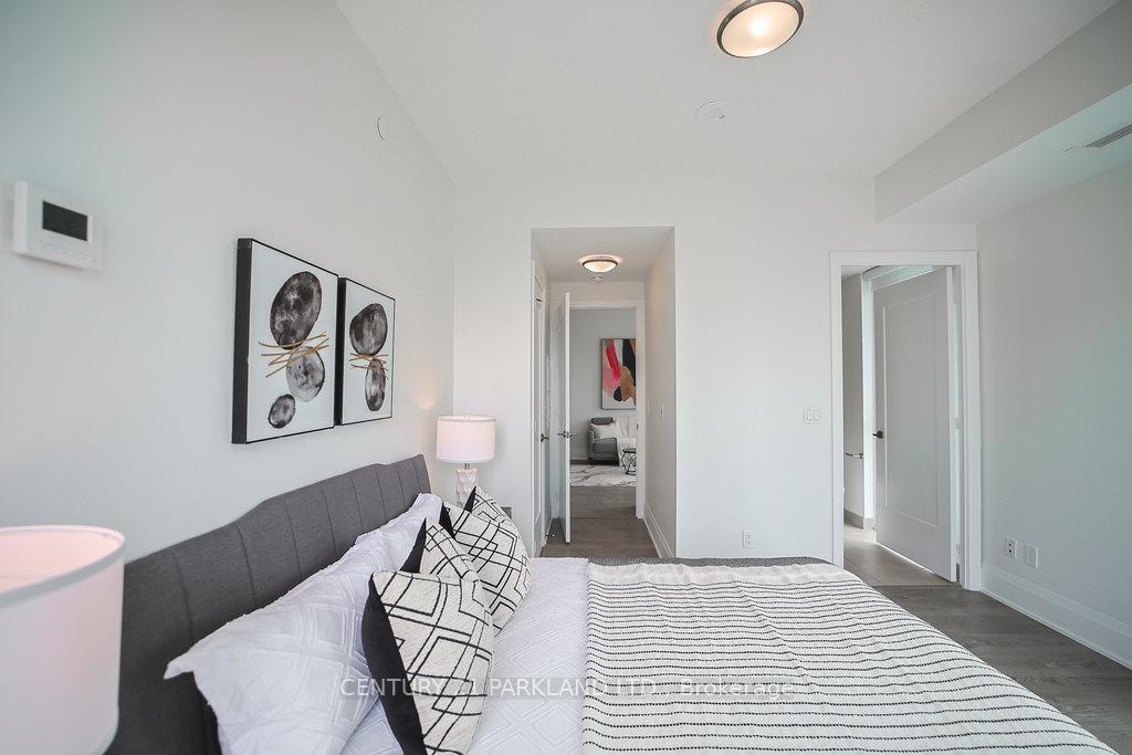 2 Bedrooms Condo at 101 Erskine, Toronto For sale