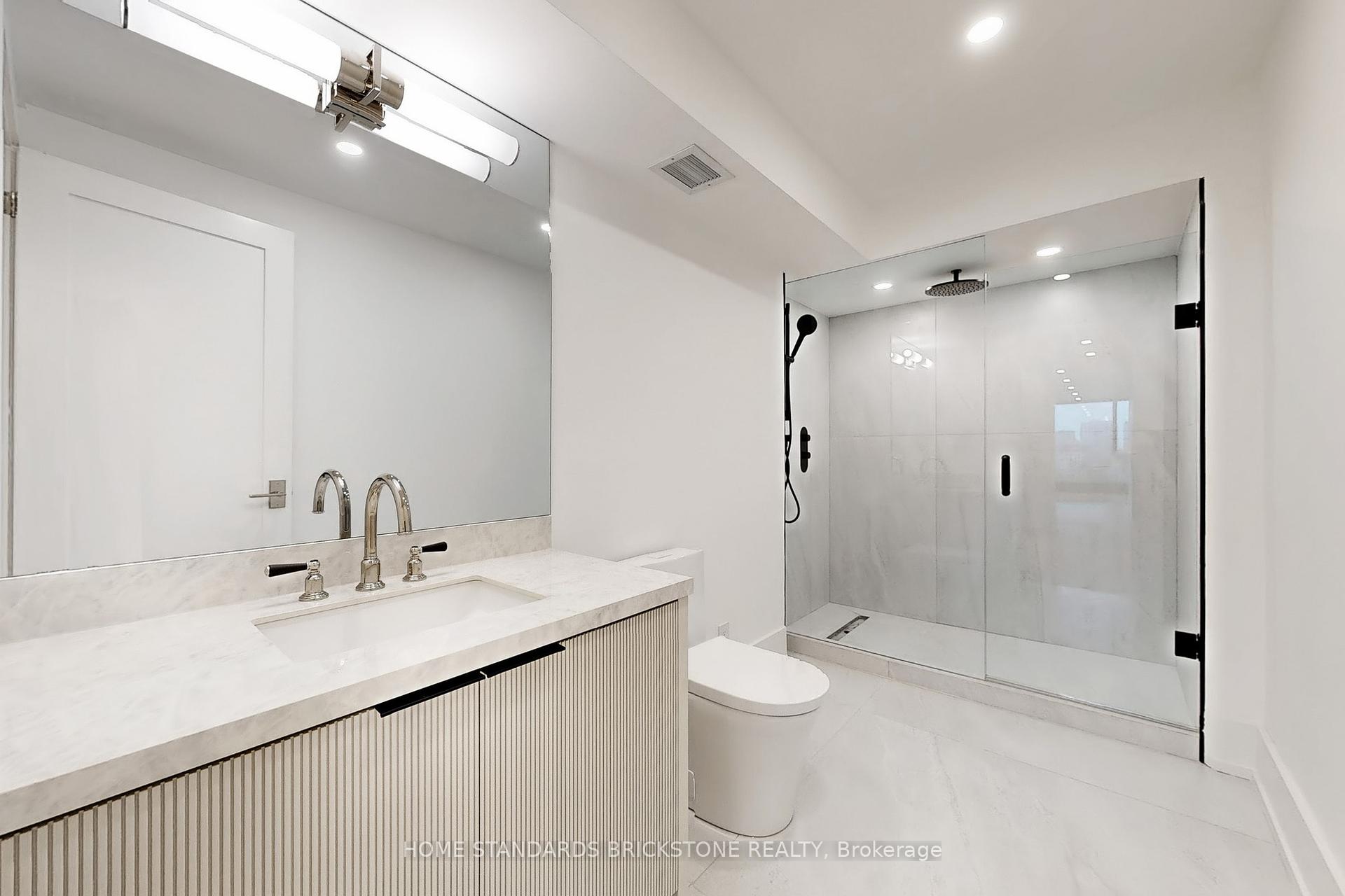 2 Bedrooms Condo at 110 Bloor, Toronto For sale