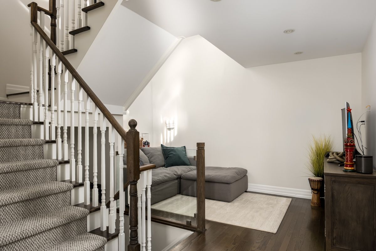 21 Burkebrook Place Th10