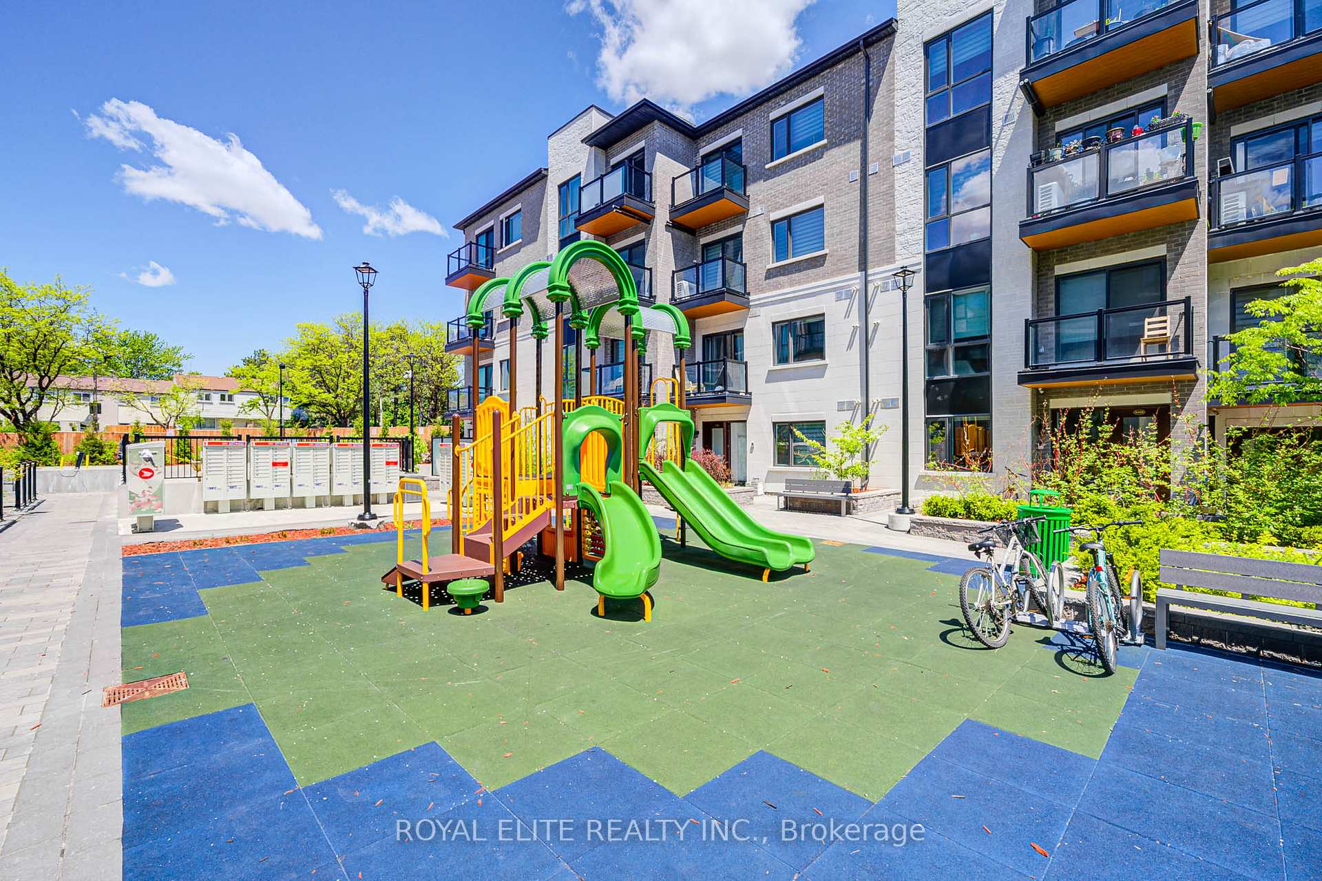 3 Bedrooms Condo at 200 Chester Le, Toronto For sale