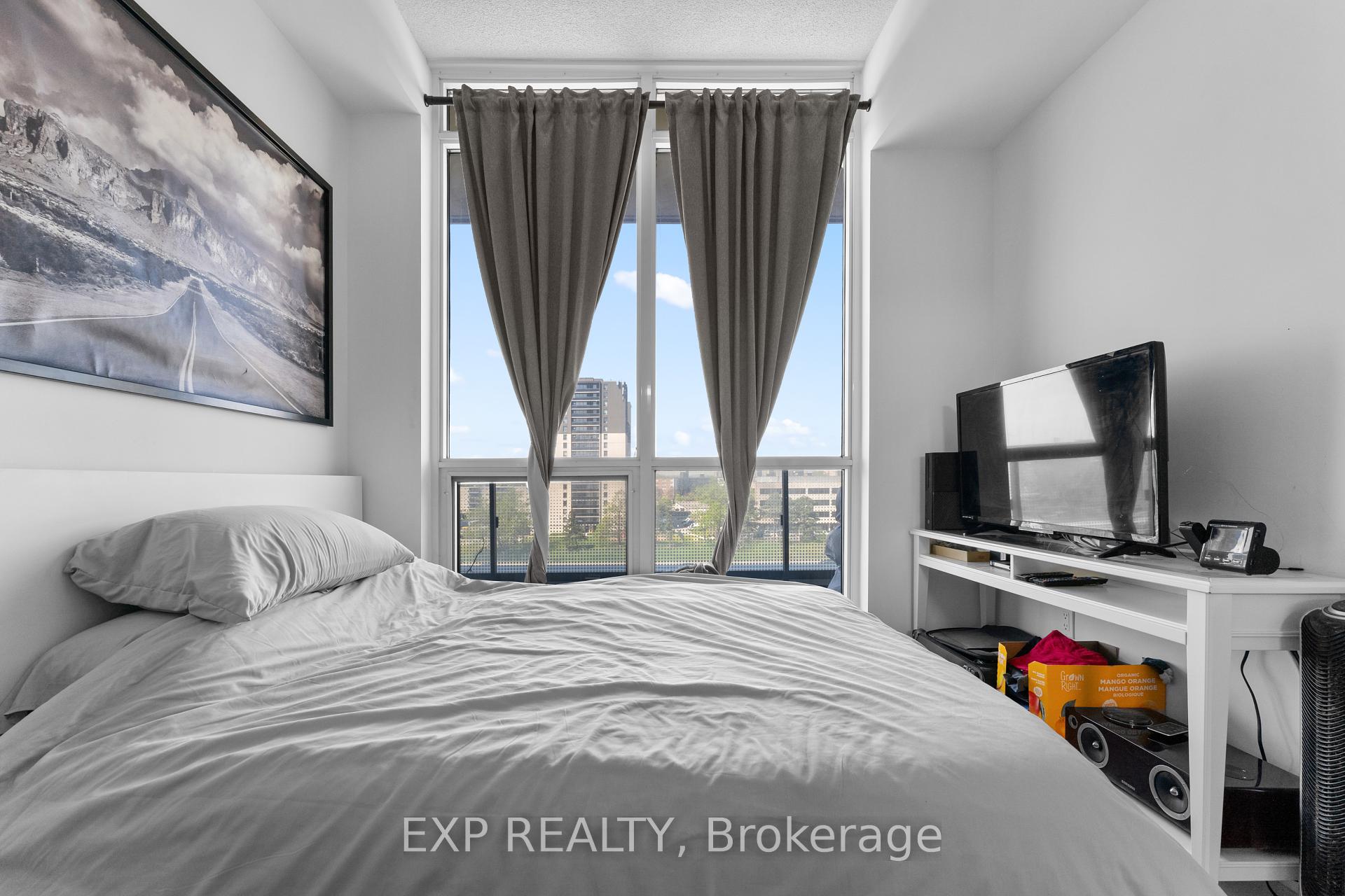2 Bedrooms Condo at 30 Gibbs, Toronto For sale