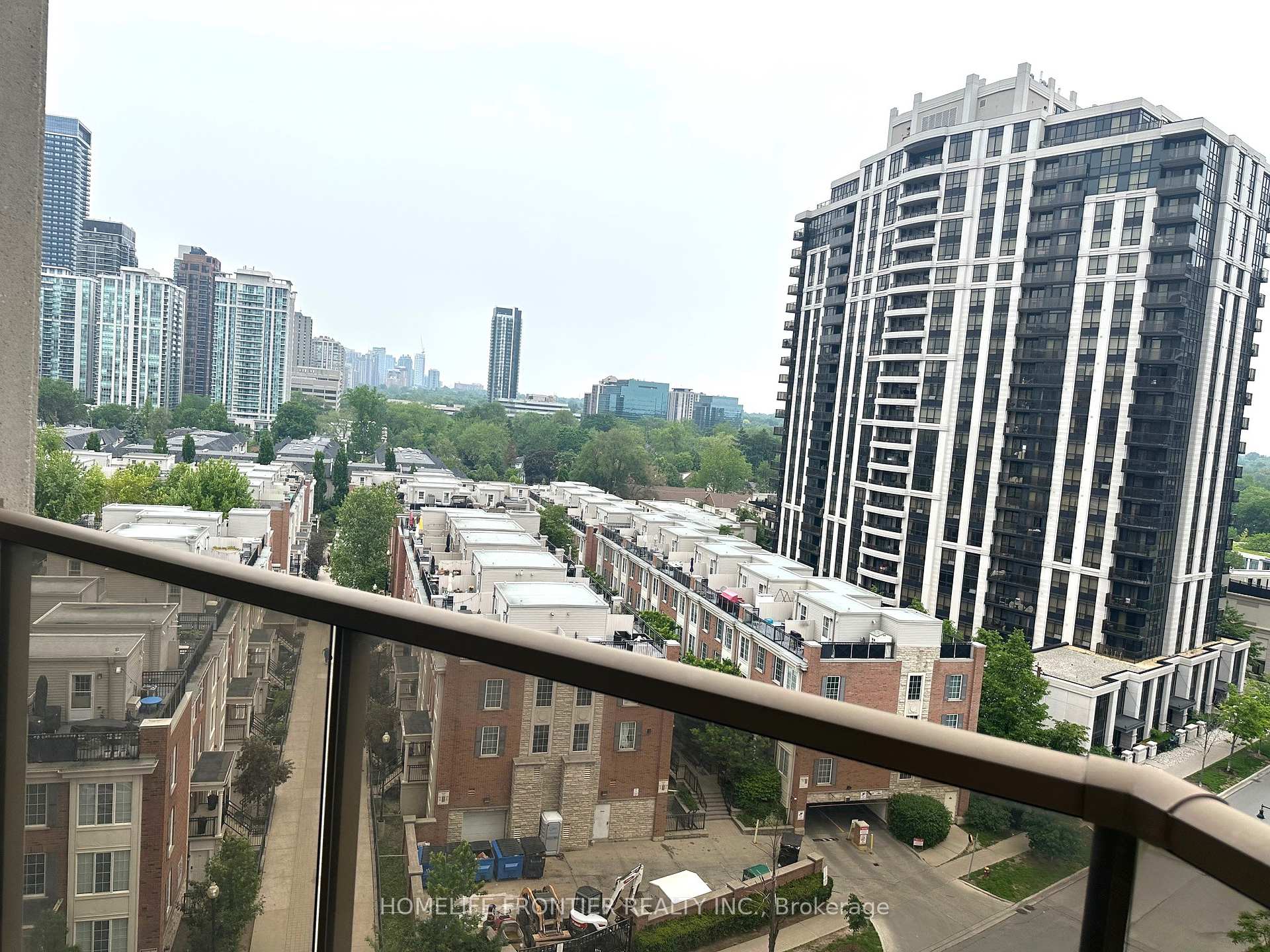 3 Bedrooms Condo at 80 Harrison Garden, Toronto For sale