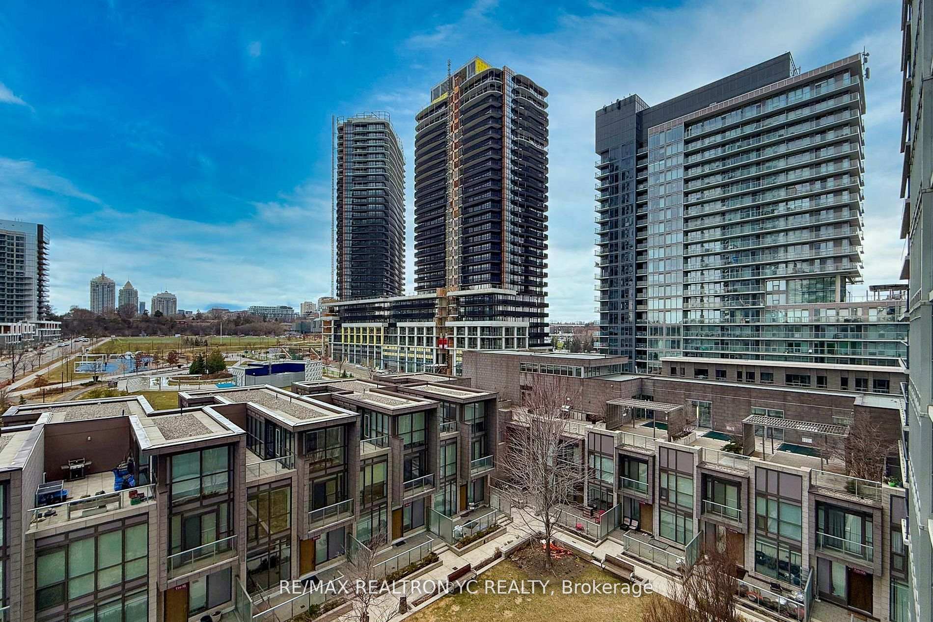 2 Bedrooms Condo at 121 Mcmahon, Toronto For sale