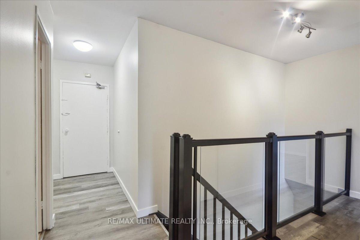 3 Bedrooms Condo at 2001 Bonnymede, Mississauga For sale