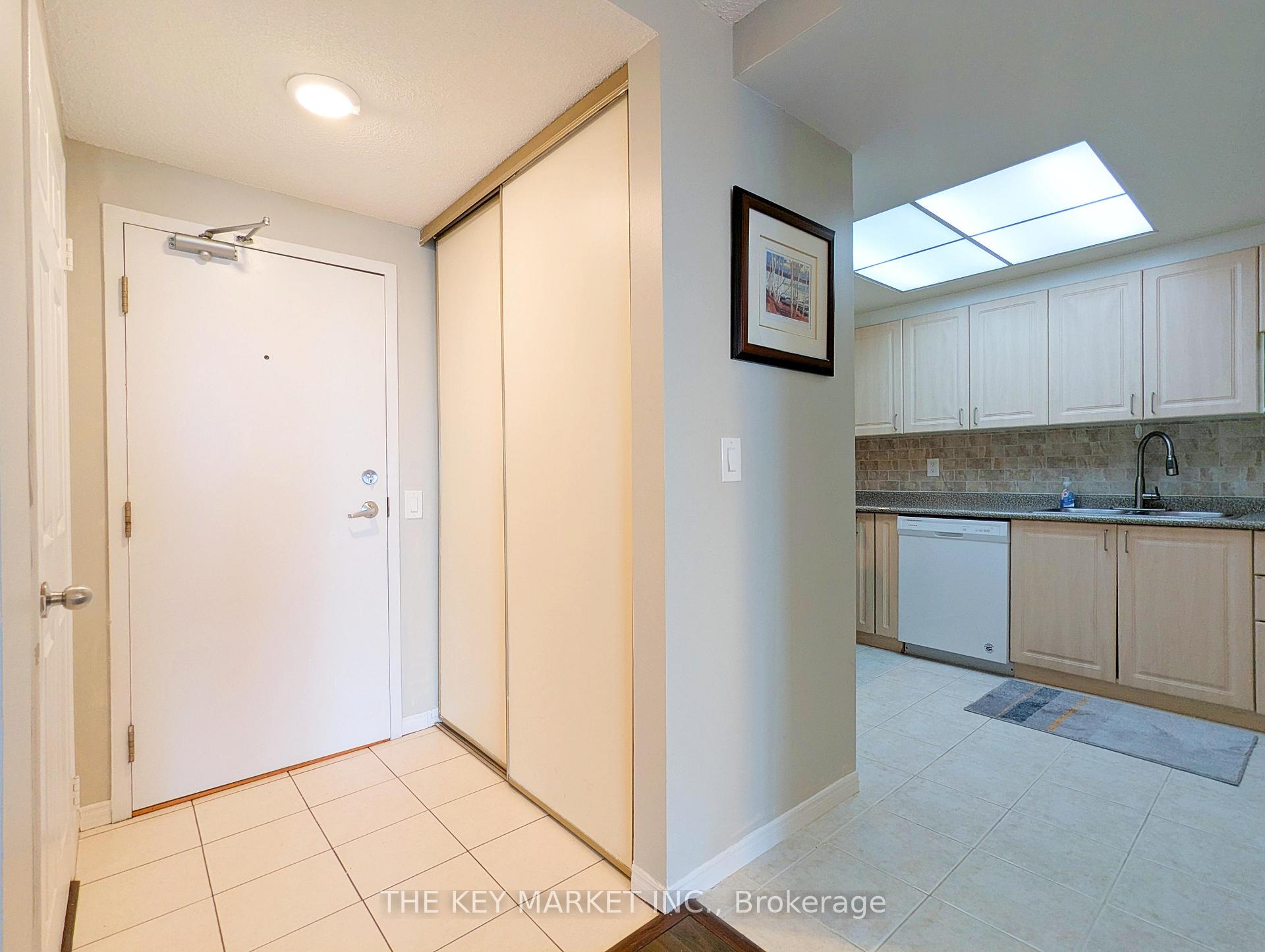 4 Bedrooms Condo at 7 Bishop, Toronto For sale