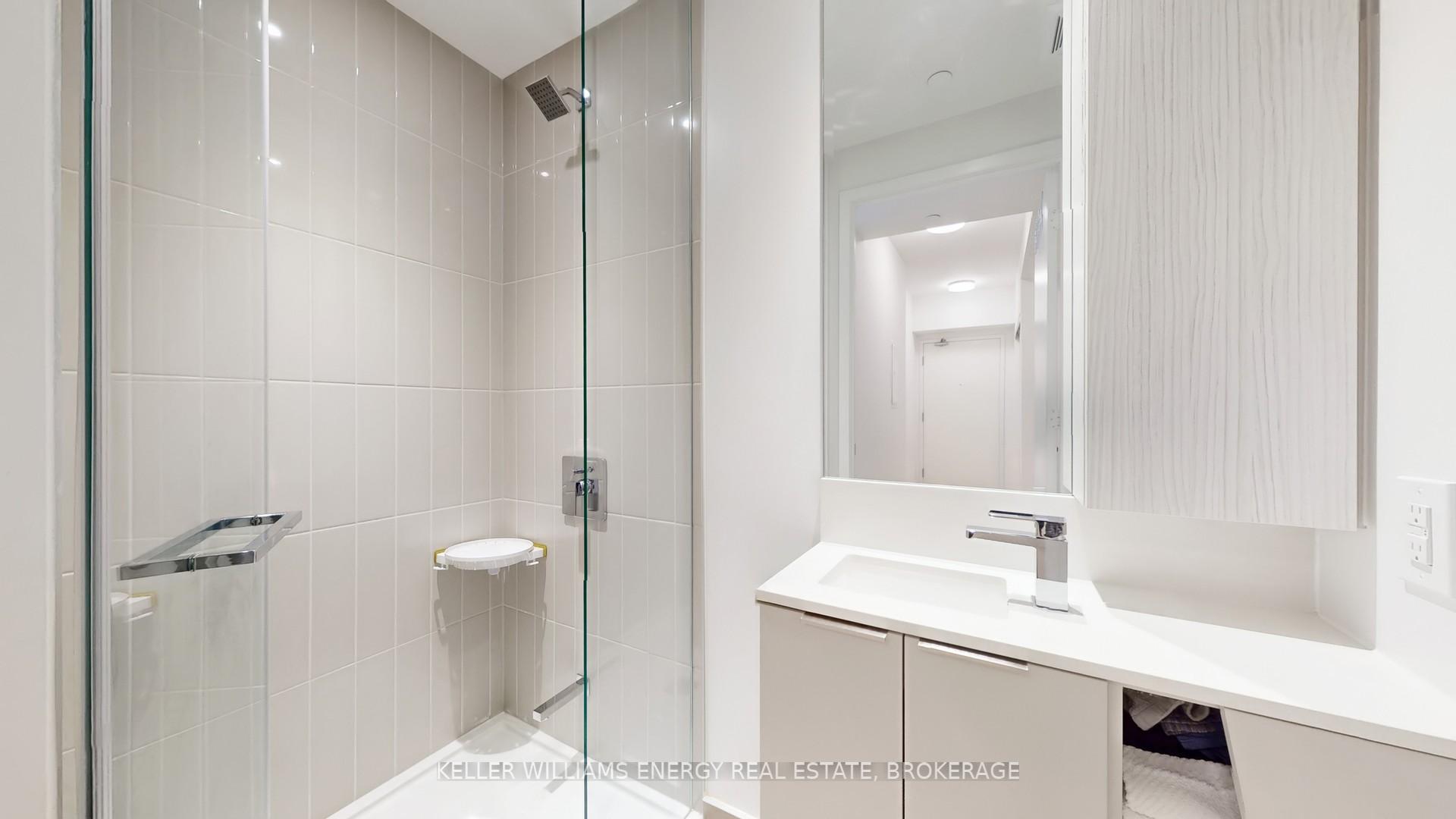 3 Bedrooms Condo at 3900 Confederation, Mississauga For sale