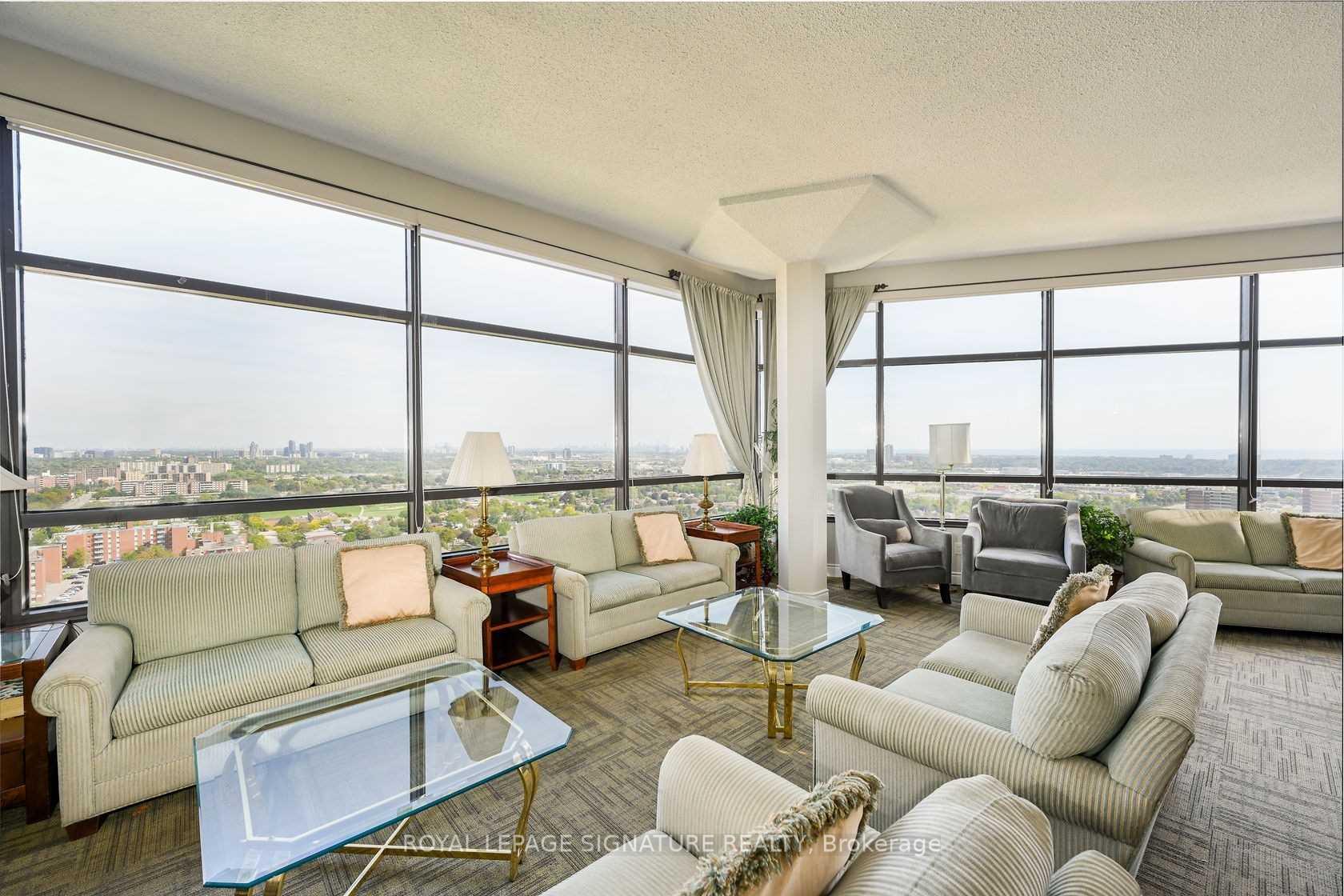 3 Bedrooms Condo at 1300 Bloor, Mississauga For sale