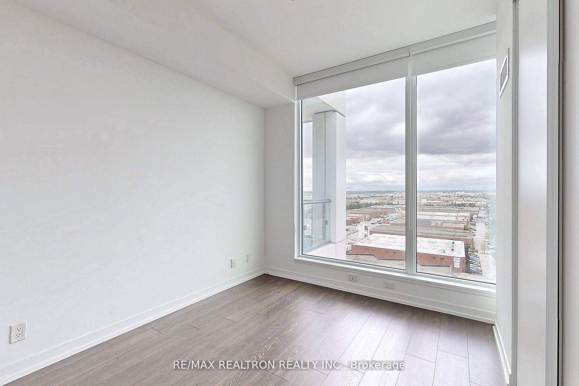 2 Bedrooms Condo at 950 Portage, Vaughan For sale