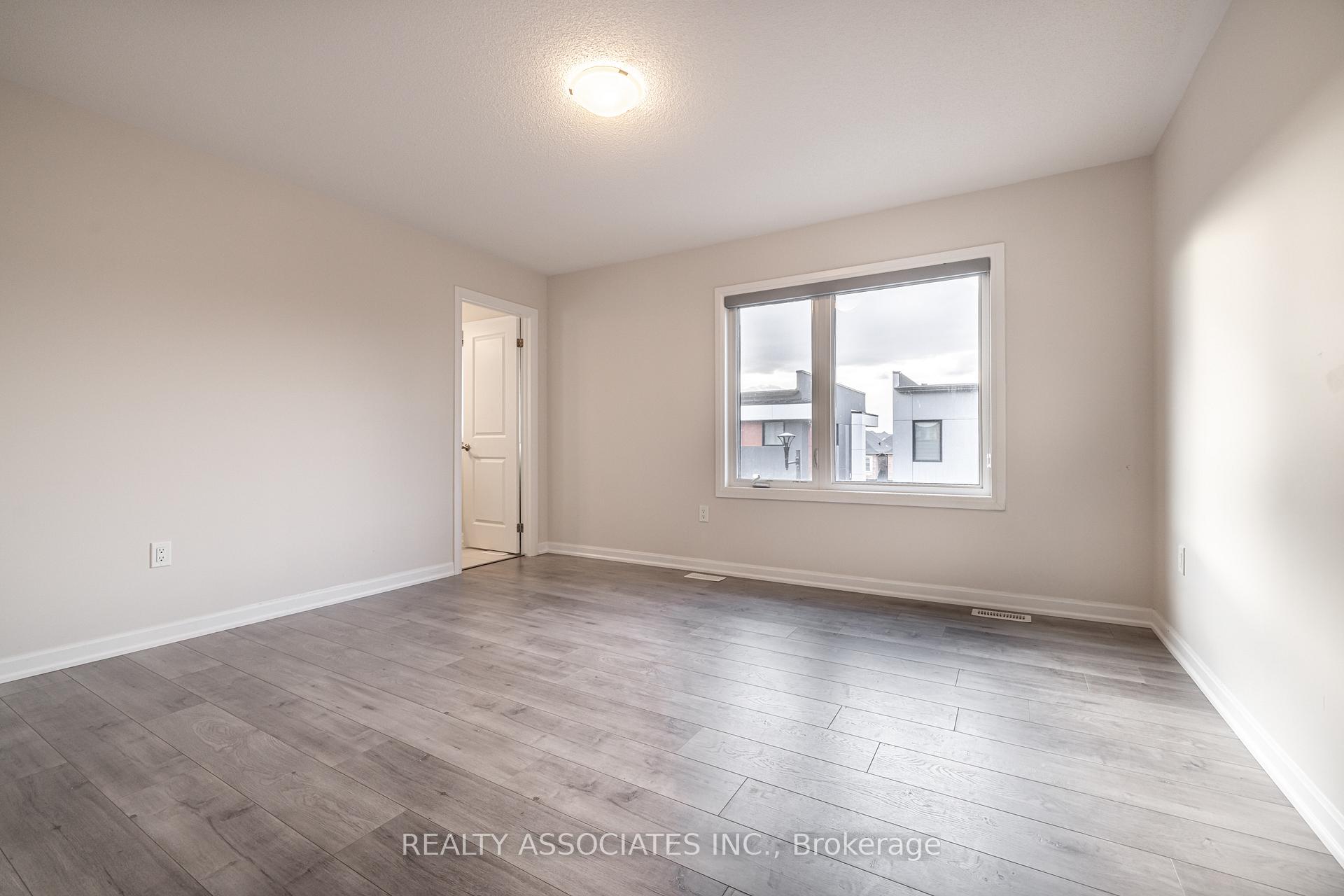 4 Bedrooms Condo at 133 Grovewood, Oakville For sale