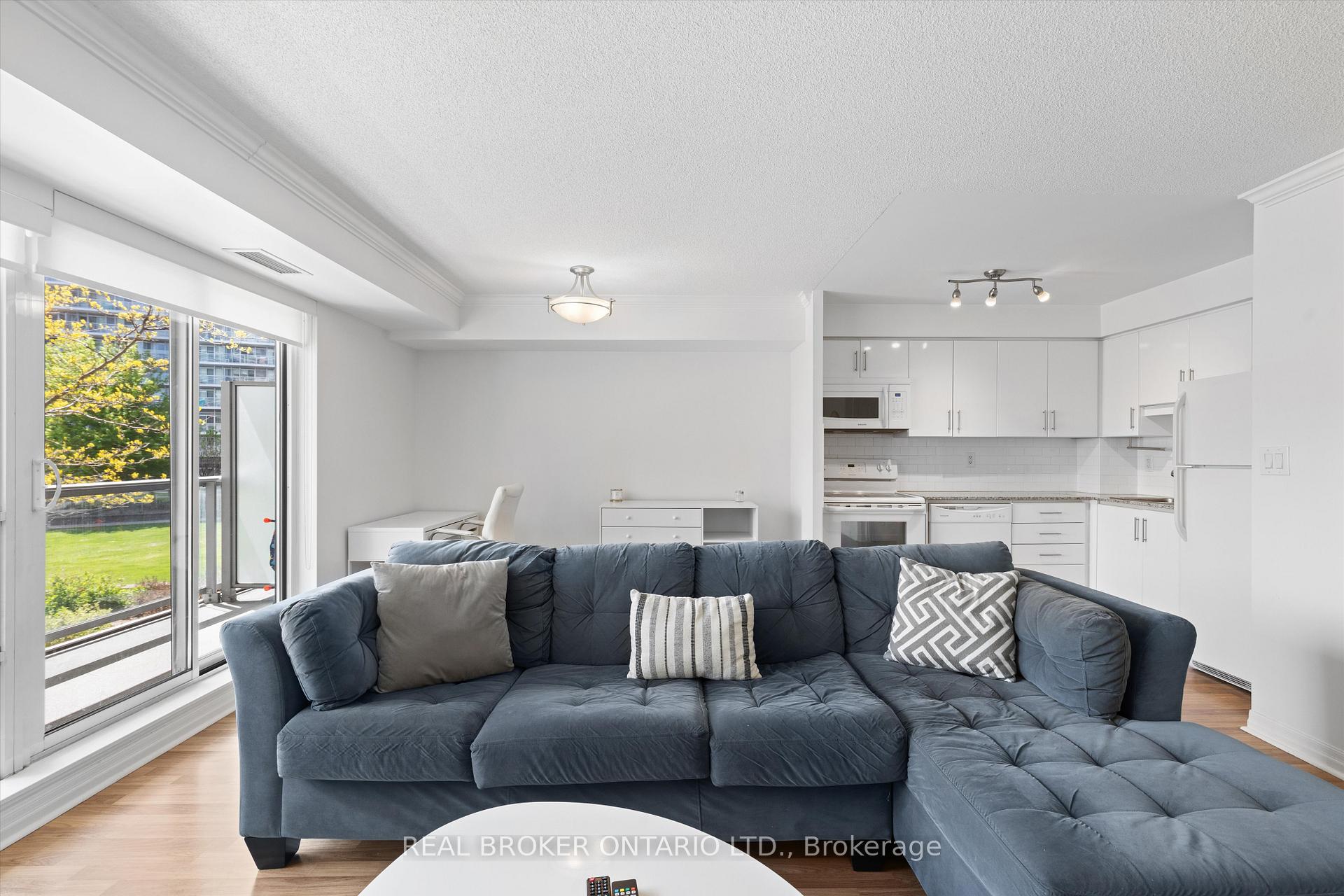1 Bedroom Condo at 2035 Sheppard, Toronto For sale