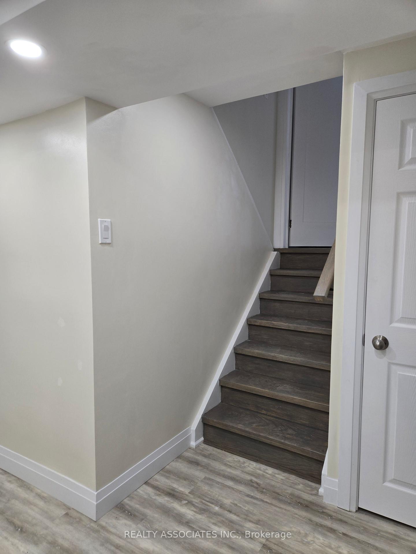 3 Bedrooms Condo at 2 Stonehill, Toronto For sale