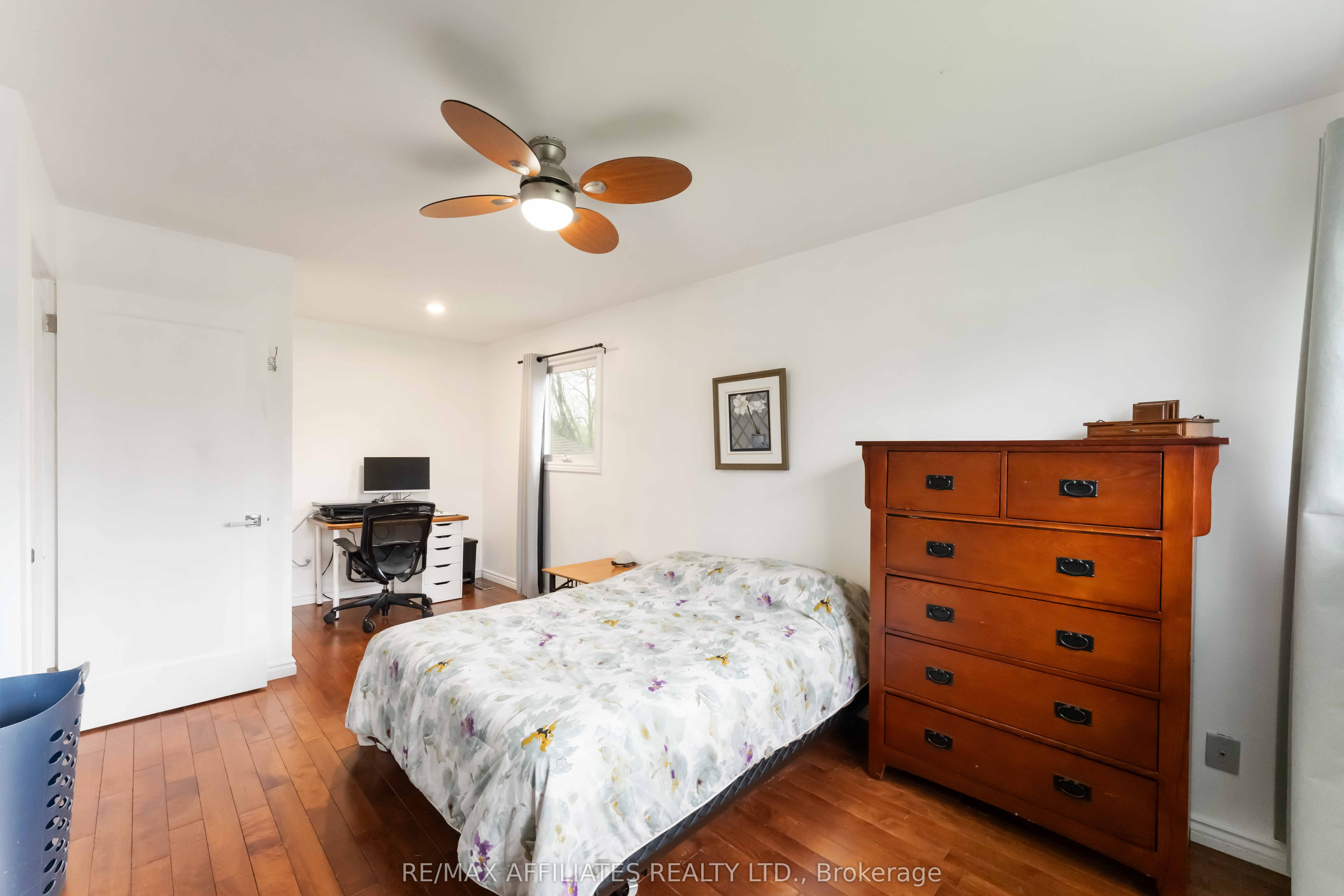 2 Teakwood Court