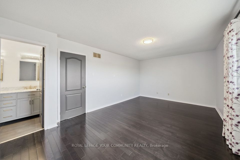 Large Primary bedroom w WICC full ensuite bathroom
