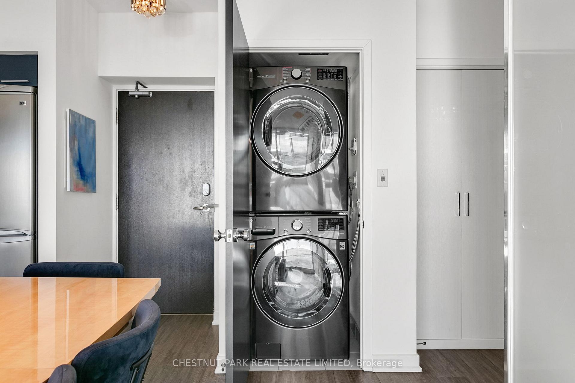3 Bedrooms Condo at 25 Capreol, Toronto For sale