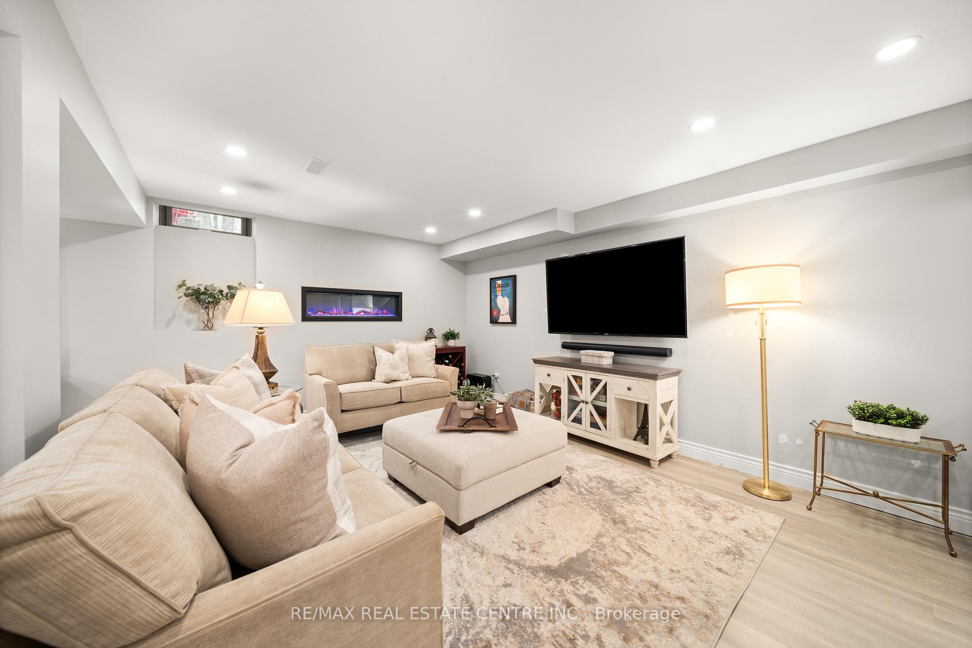 3 Bedrooms Condo at 441 Stonehenge, Hamilton For sale