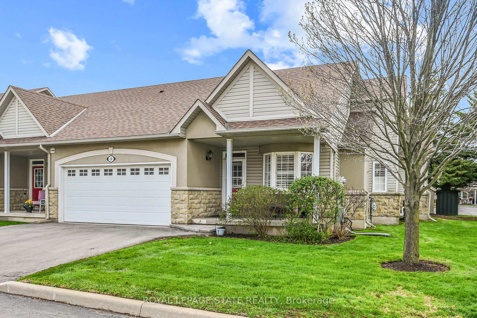 #10 – 212 Stonehenge Drive, Hamilton, ON L9K 1N5