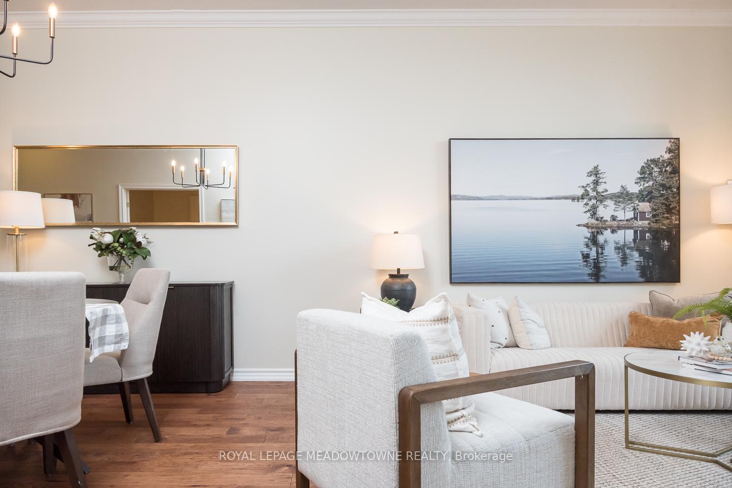 2 Bedrooms Condo at 262 Dundas, Hamilton For sale