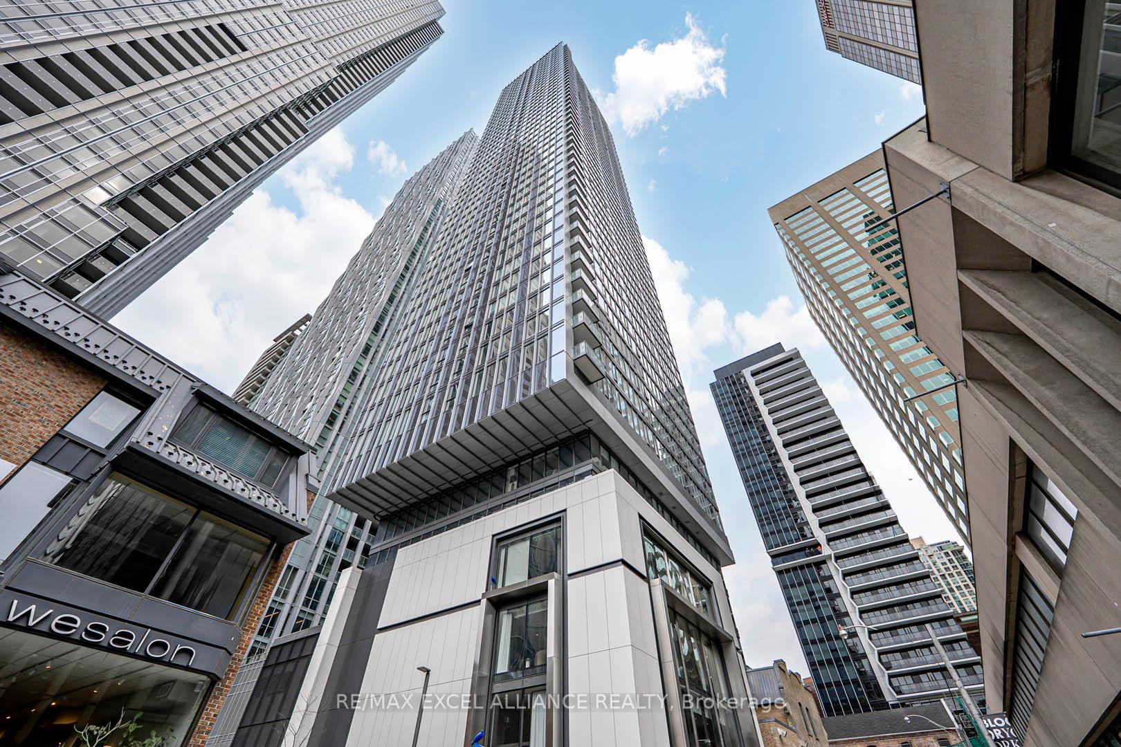 1 Bedroom Condo at 8 Cumberland,  Toronto For sale
