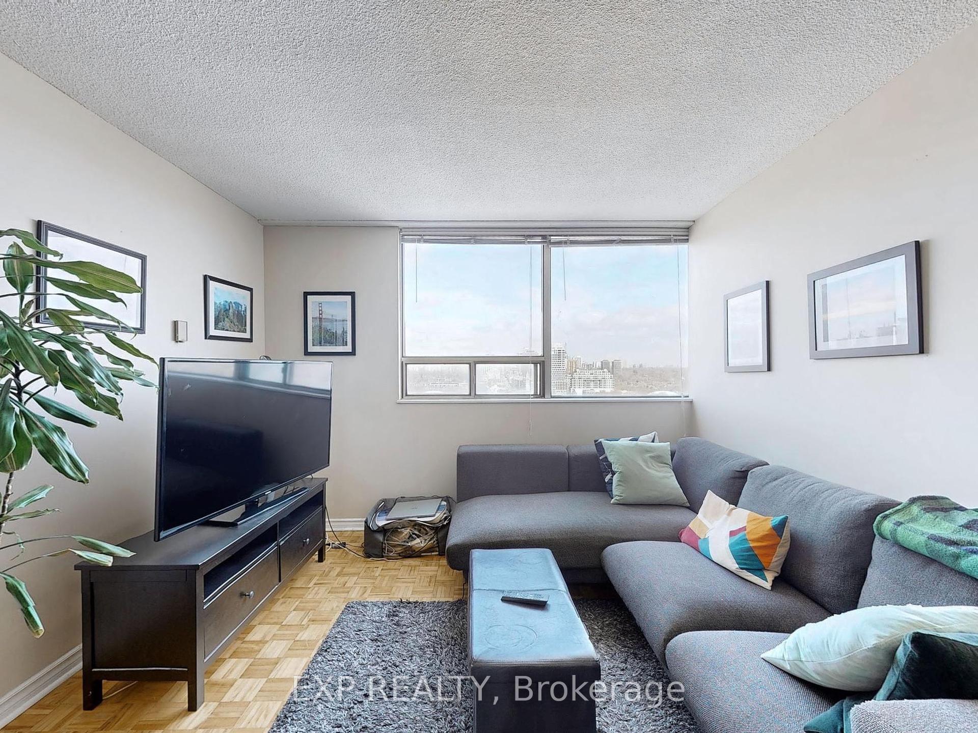 1 Bedroom Condo at 914 Yonge, Toronto For sale