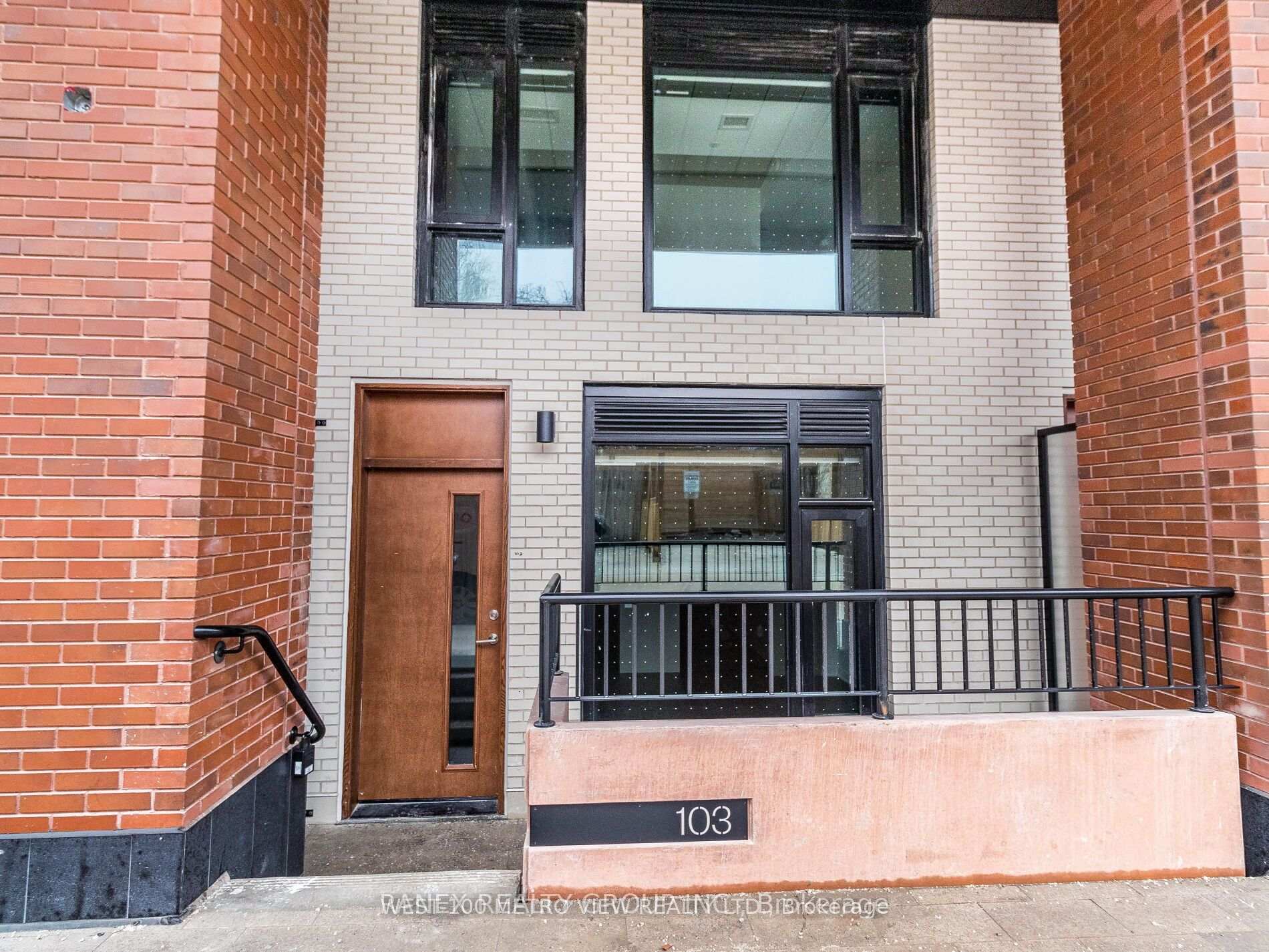 3 Bedrooms Condo at 7 Watkinson, Toronto For sale