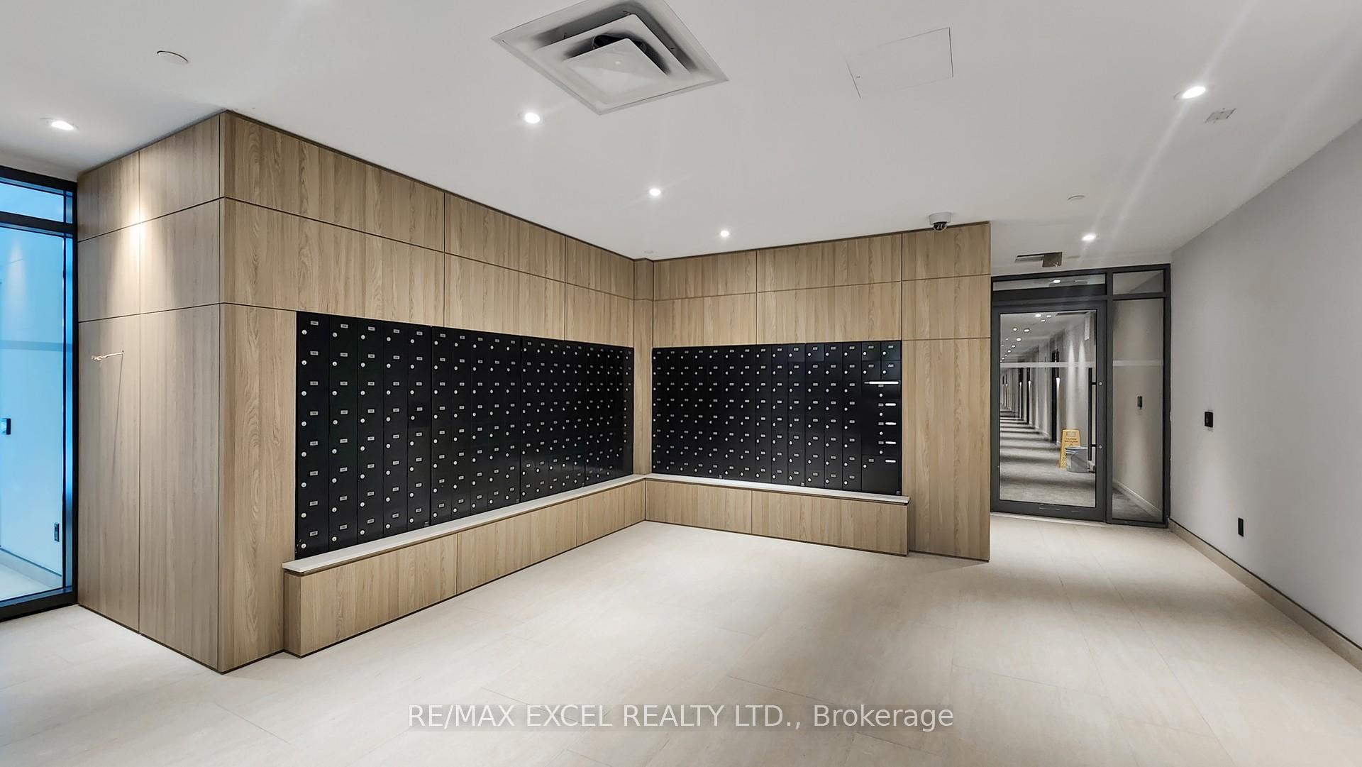 1 Bedroom Condo at 8 Beverley Glen, Vaughan For sale