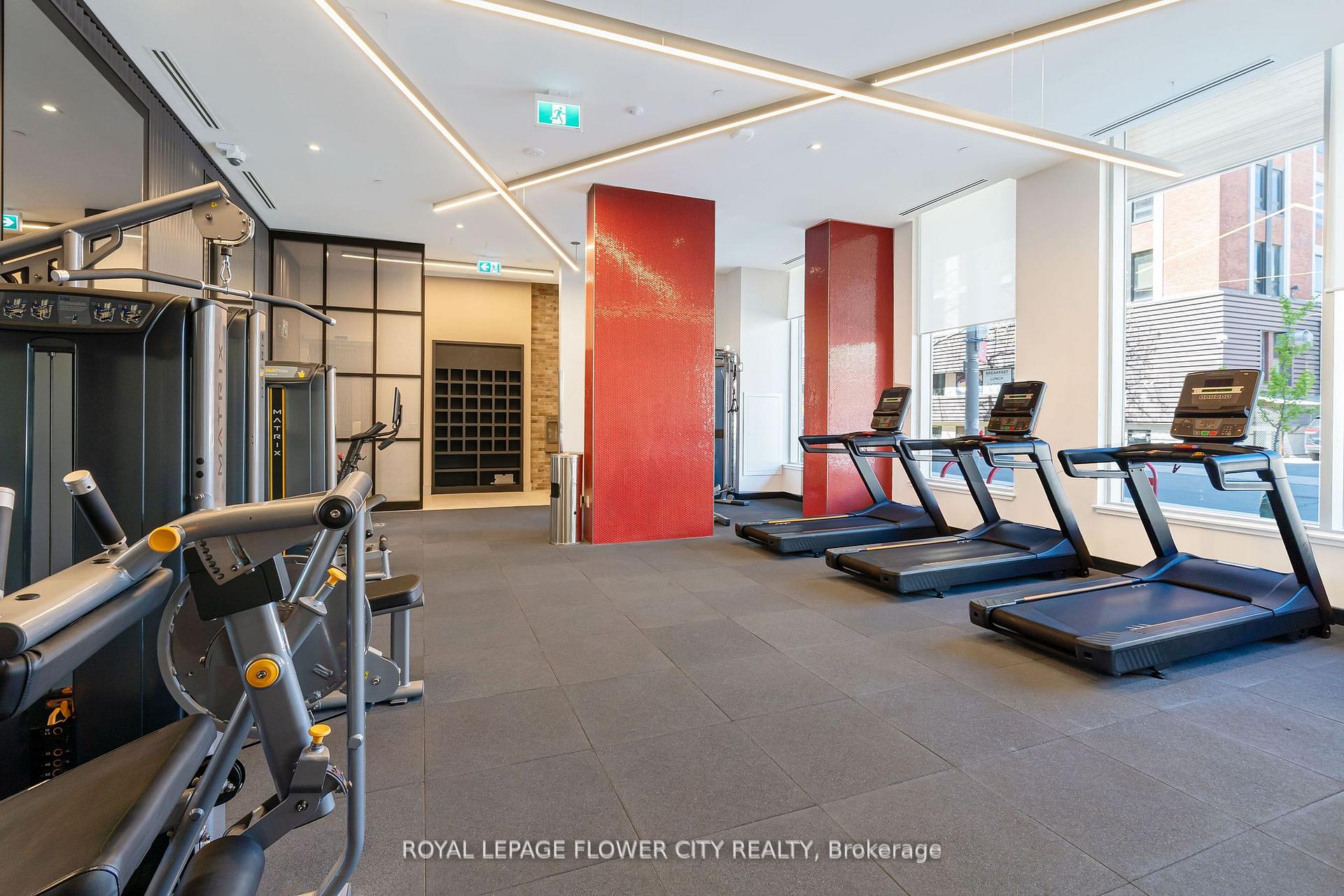 2 Bedrooms Condo at 212 King William, Hamilton For sale