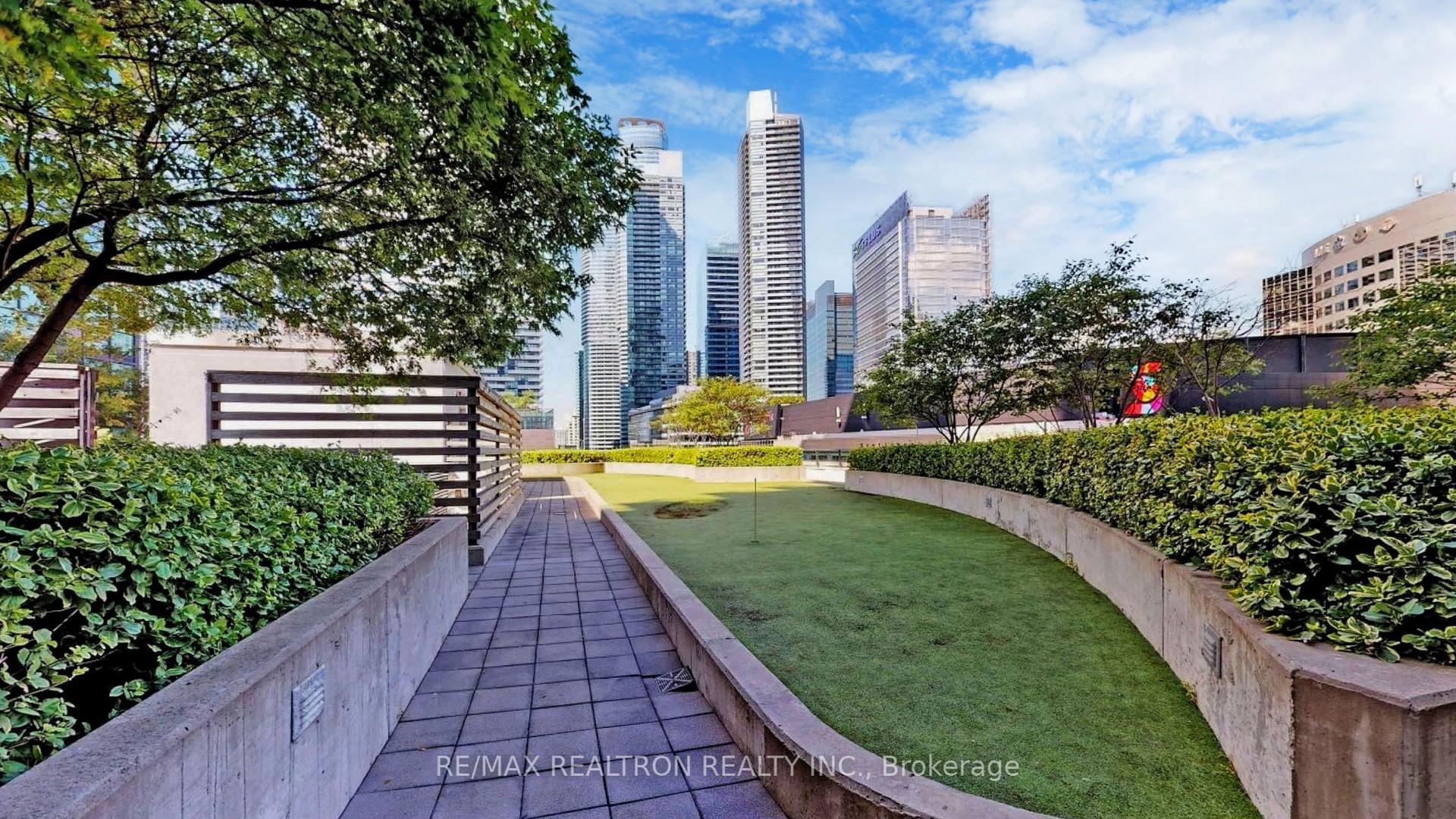1 Bedroom Condo at 18 Harbour, Toronto For sale