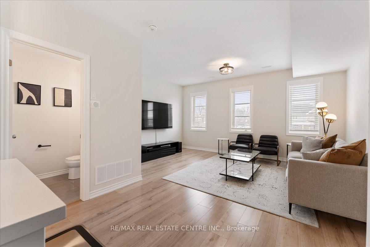 2 Bedrooms Condo at 219 Dundas, Hamilton For sale