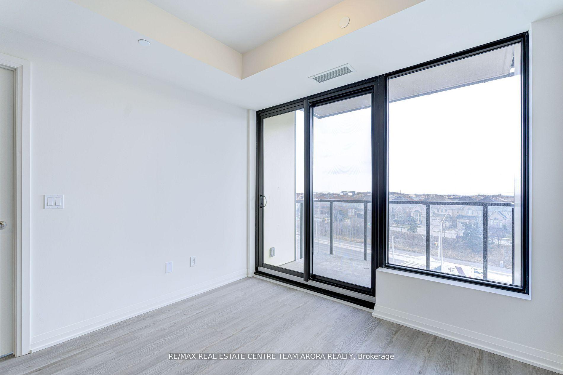 2 Bedrooms Condo at 1415 Dundas, Oakville For sale