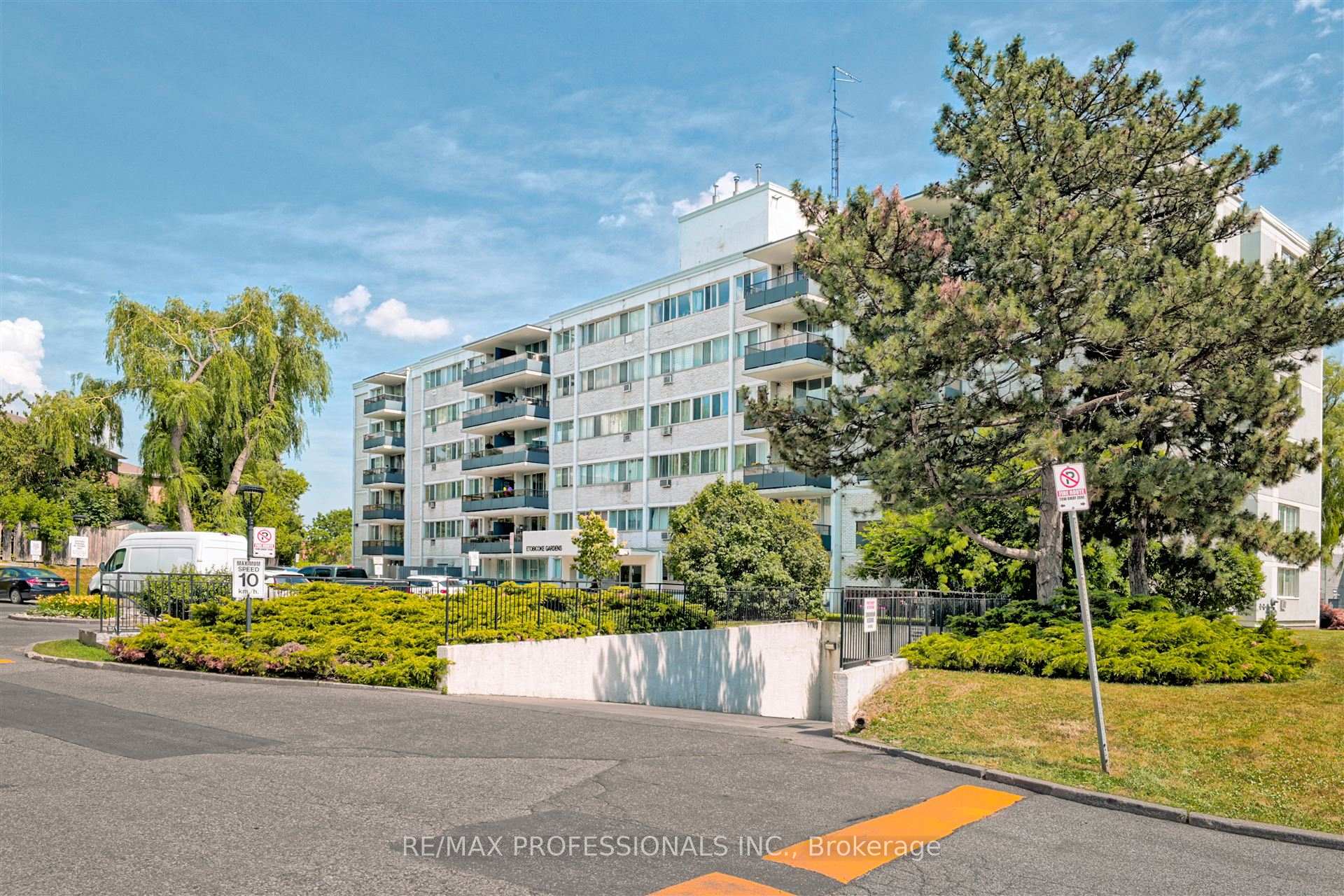 3 Bedrooms Condo at 11 Neilson, Toronto For sale