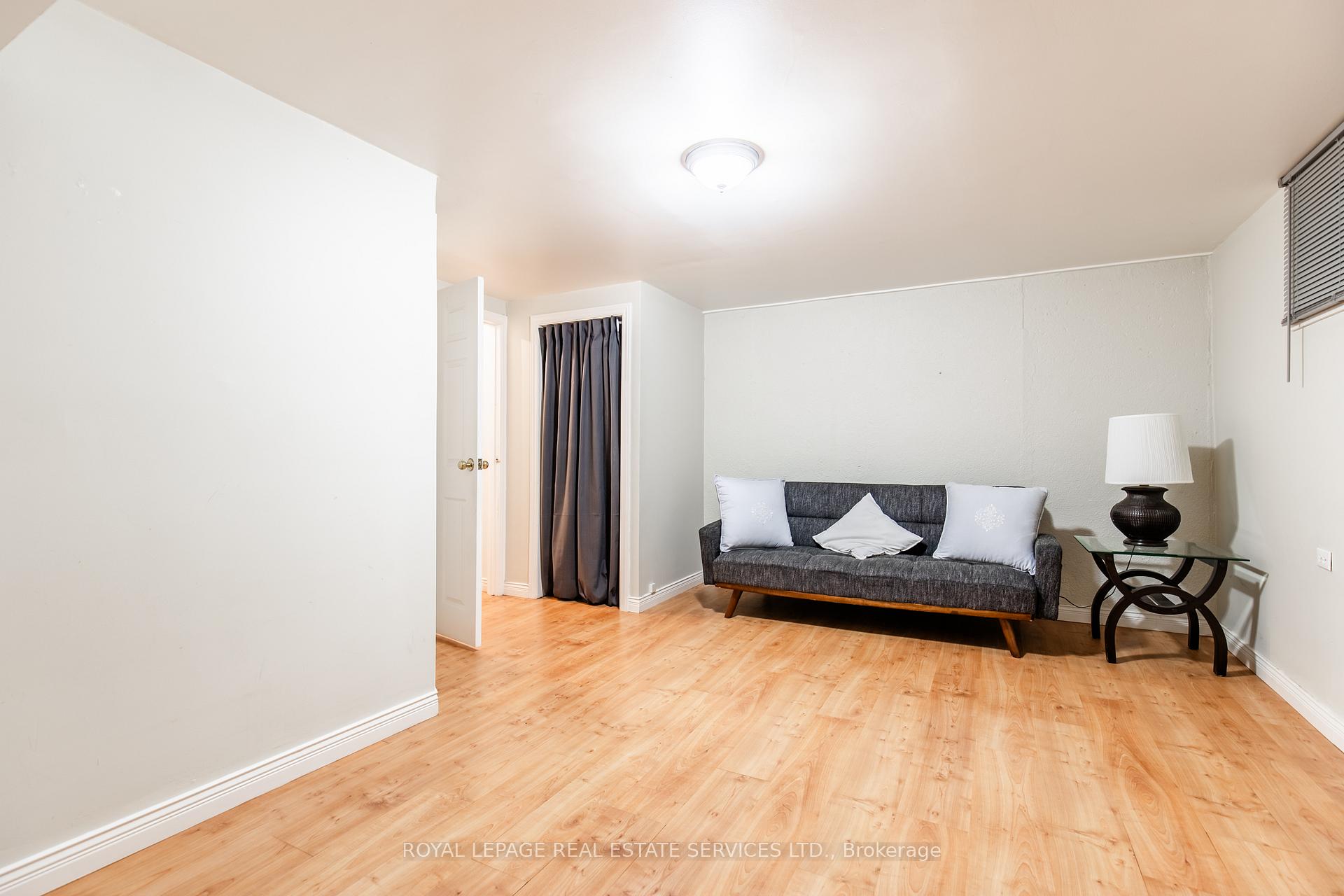 3 Bedrooms Condo at 3122 Lakeshore, Oakville For sale